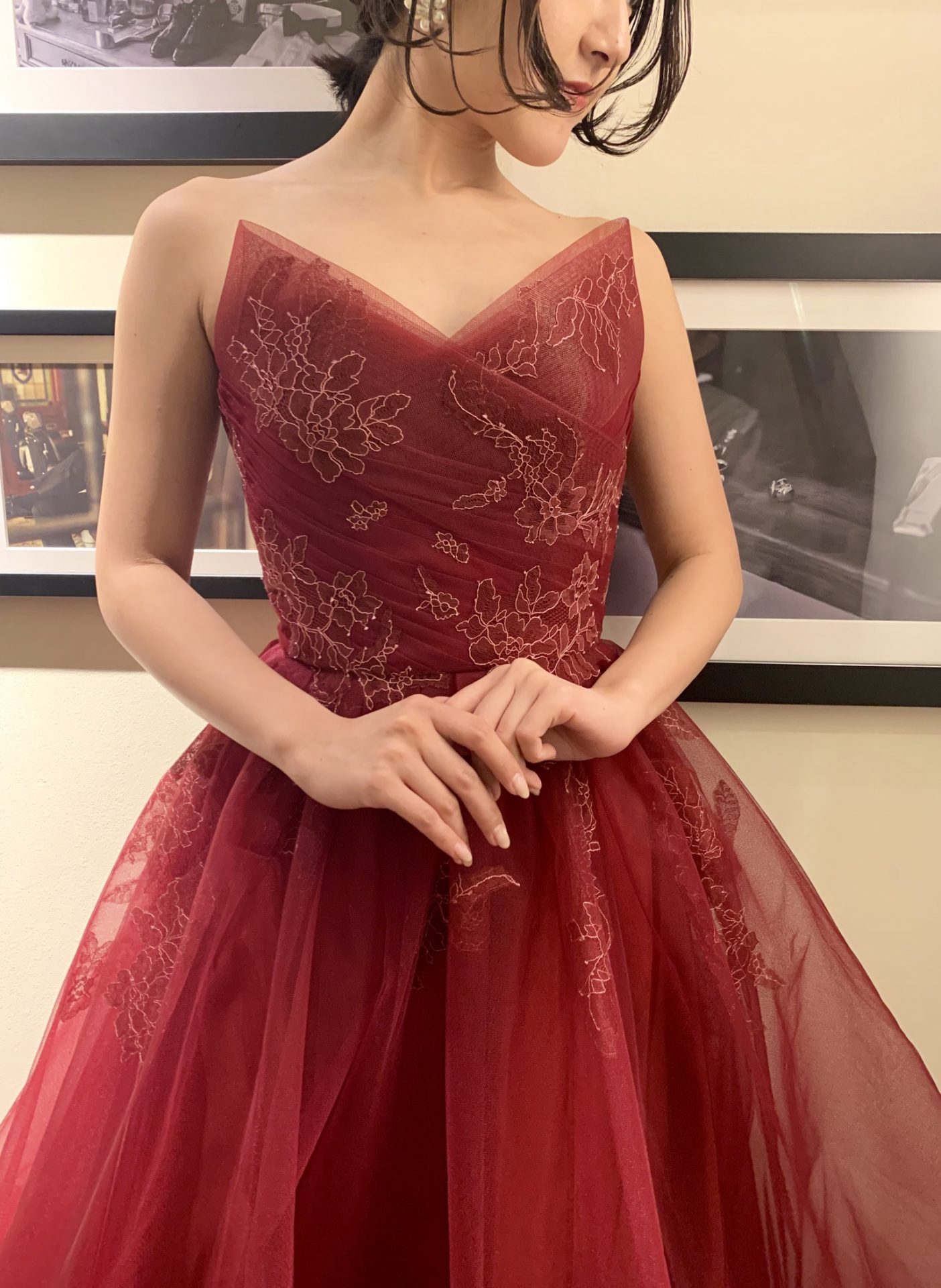 リーフフォーブライズのボルドーのカラードレスは秋挙式のお色直しにおすすめです。