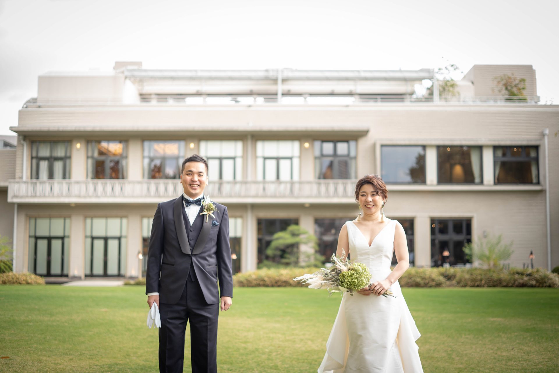 ザ・トリート・ドレッシングのキャロリーナへレラをお召になった笑顔が素敵なご新婦様