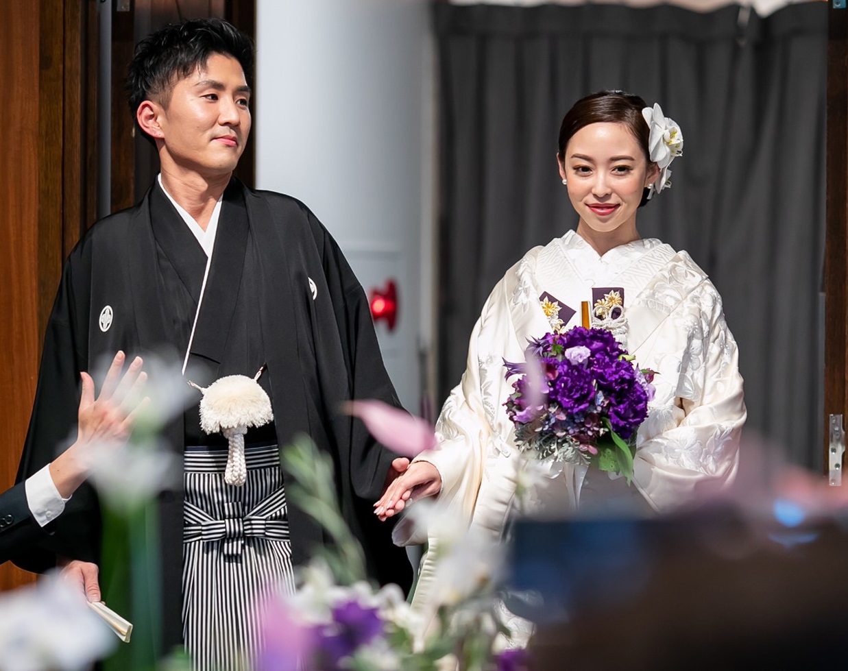 胸元の紫の色味がシックな印象の和装コーディネート