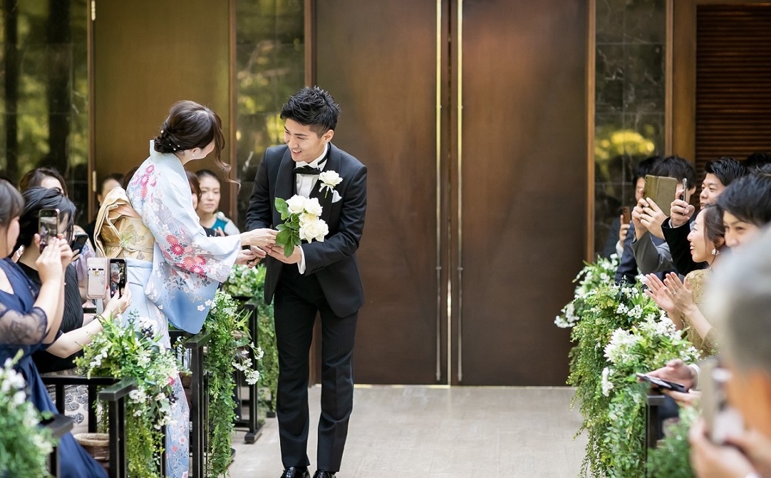 THE GARDEN ORIENTAL OSAKAのガラスのチャペルで挙式を挙げられたおふたり