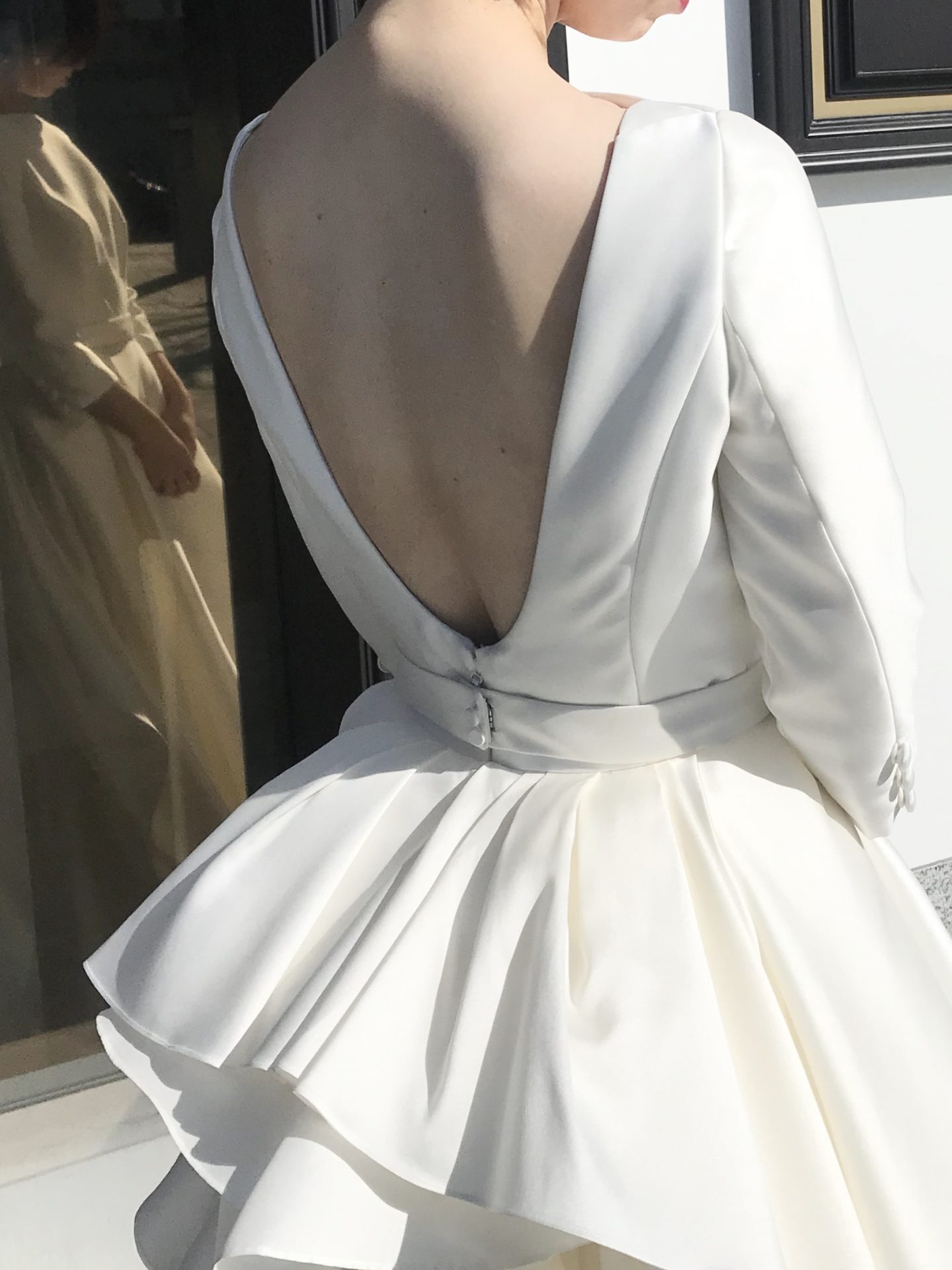 バックスタイル Aラインドレス キャロリーナ・ヘレラ