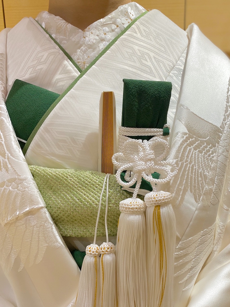 ザトリートドレッシング京都店にてお取り扱いをしている白無垢と緑や若草色を用いたコーディネート