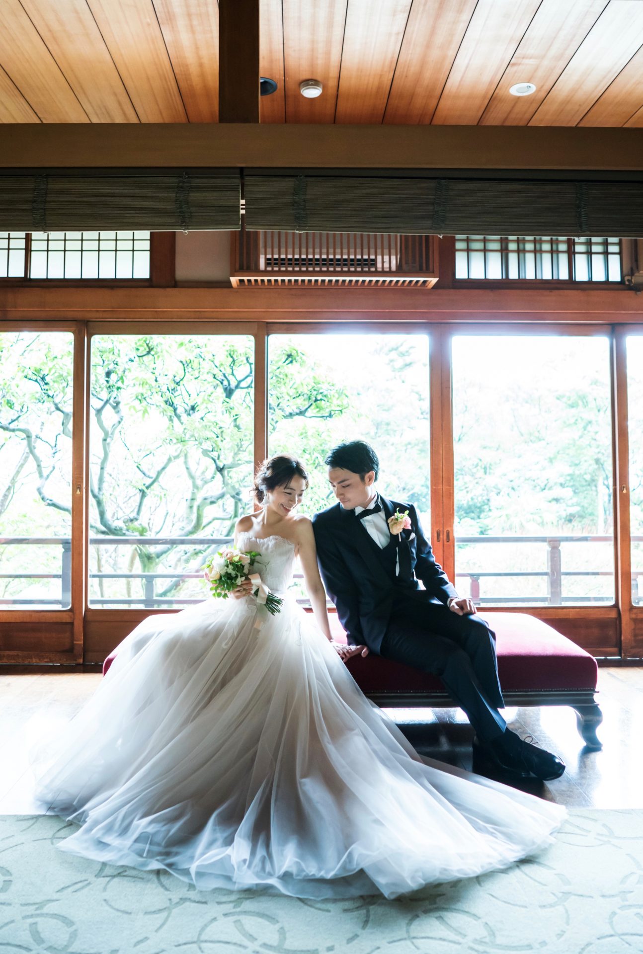 トリート神戸店が提携する蘇州園でお色直しにミラズウィリンガーのウェディングドレスをお召しになった新婦様