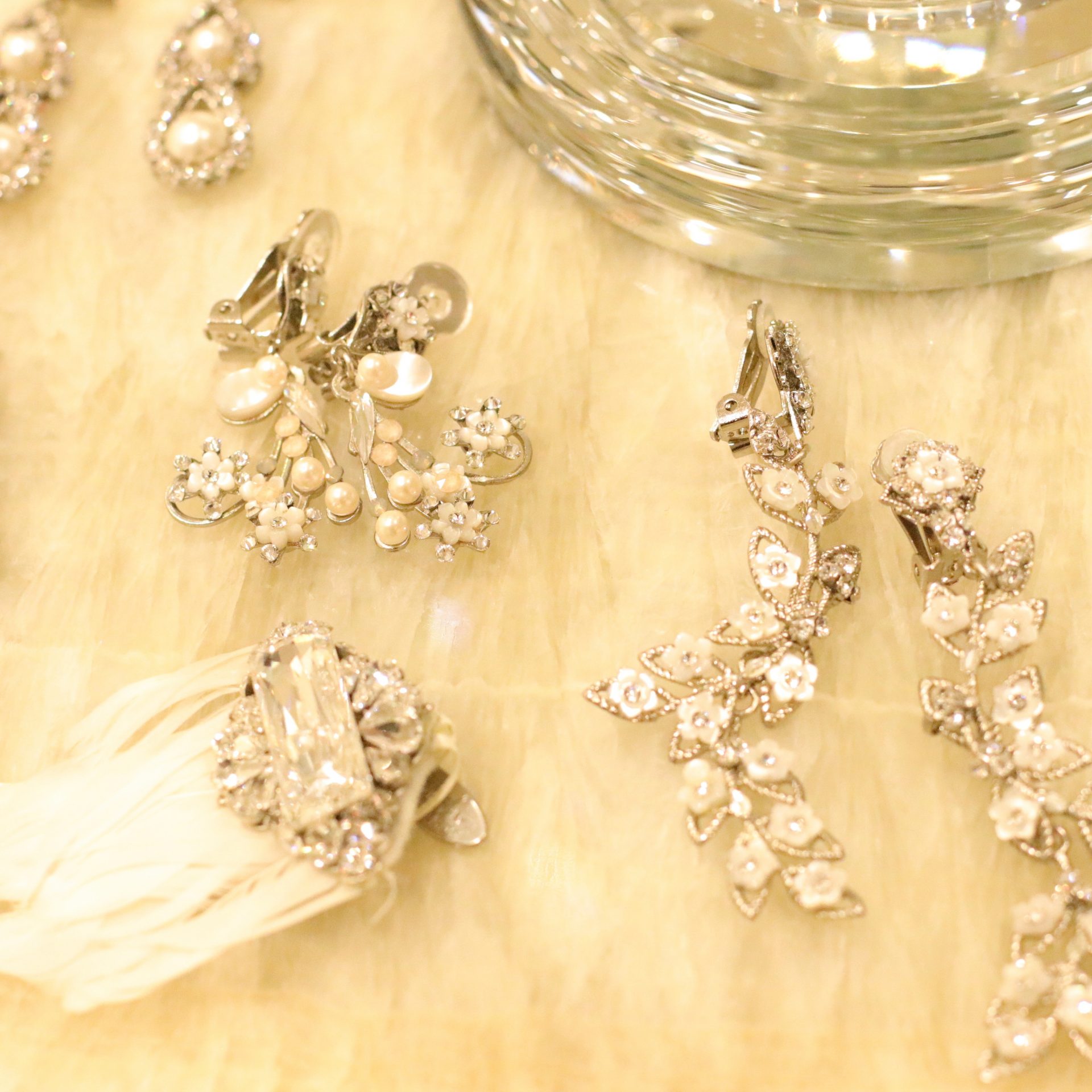 ニューヨーク発祥のブライダルアクセサリーブランド マリアエレナから届いたばかりの新作アクセサリーは、東京表参道のドレスショップTHETREATDRESSINGにでドレスコーディネーターがご提案させていただきます