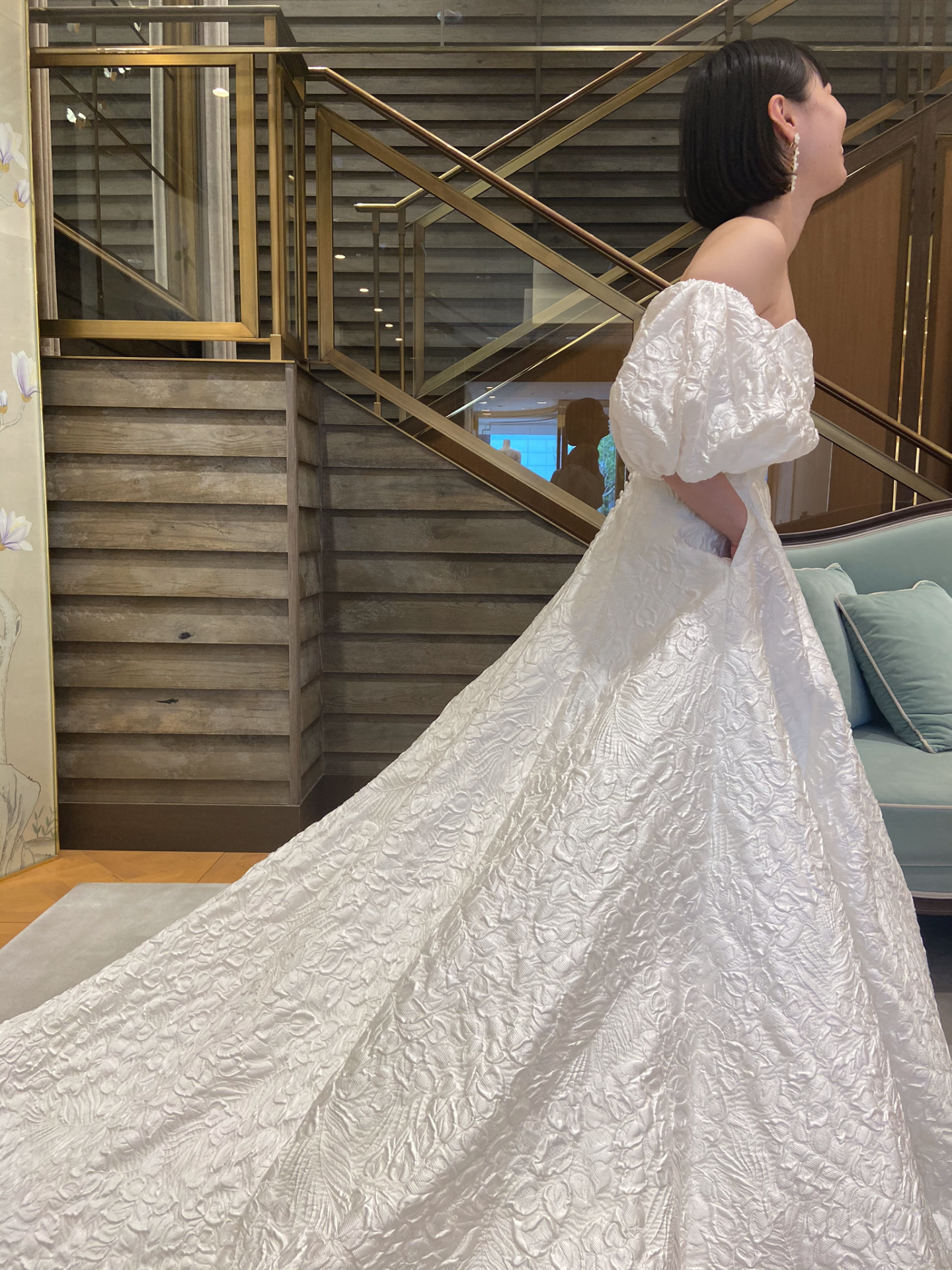 ザ・トリートドレッシング大阪店に新しく入荷したポケットのついたファッショナブルで洗練されたレラ・ローズのウェディングドレス