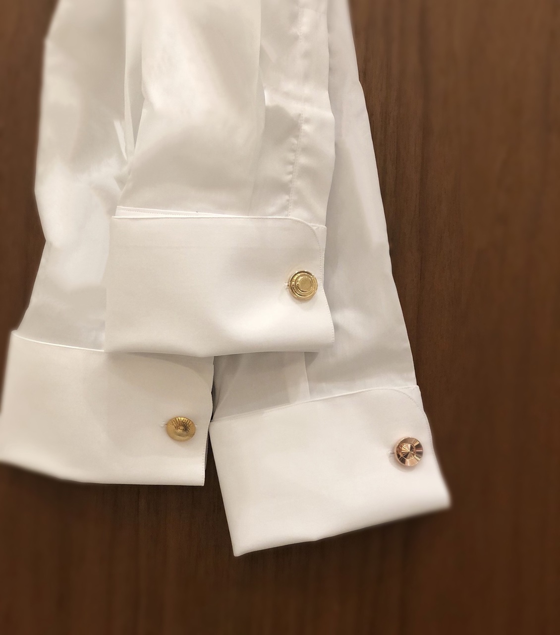 ザ・トリートドレッシングがPITTI UOMOで買い付けをしているアリスメイドディスのゴールドカフリンクス