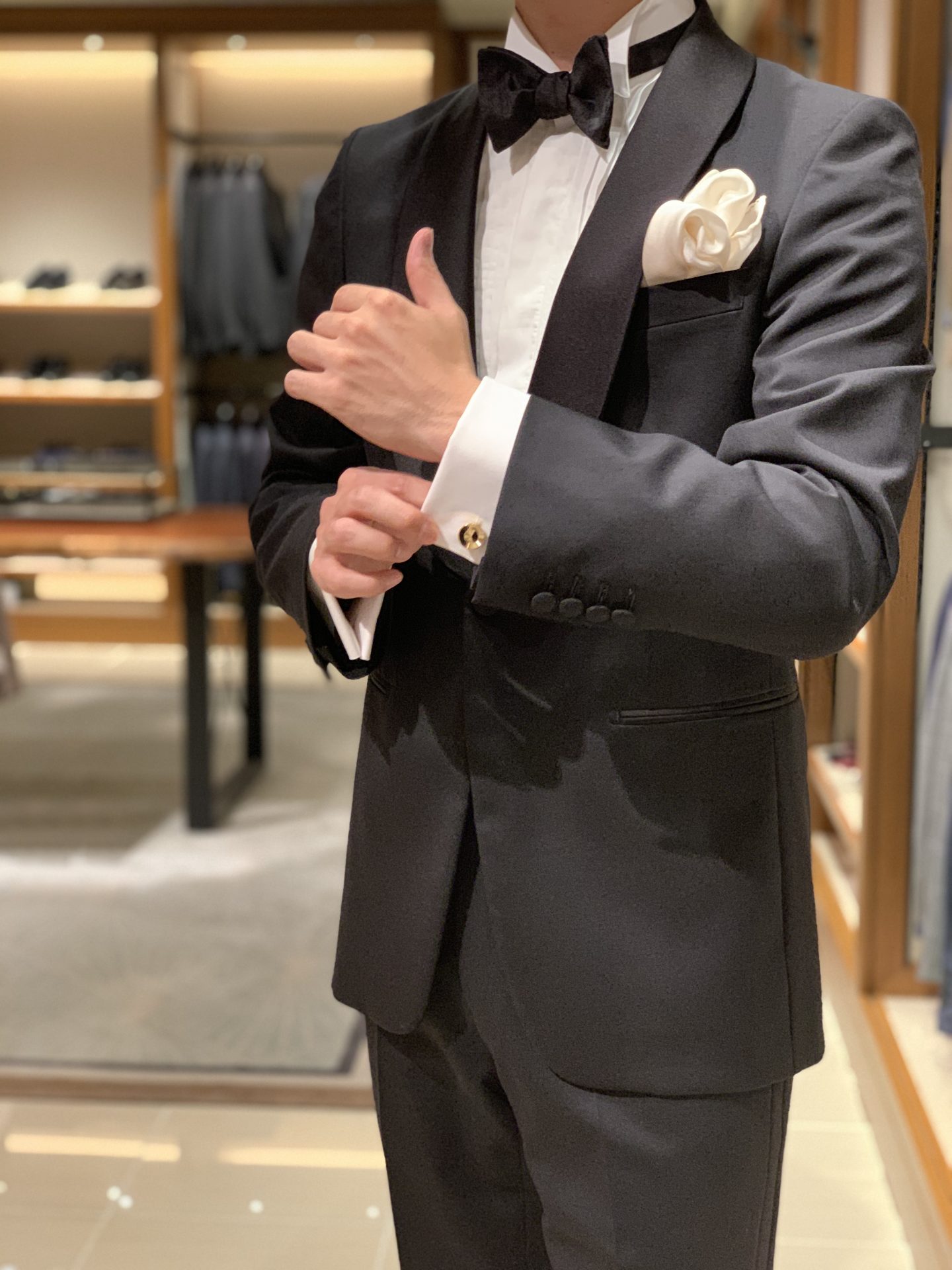 THE TREAT DRESSING大阪店のフォーマルコーディネートで合わせたショールカラーのブラックタキシード
