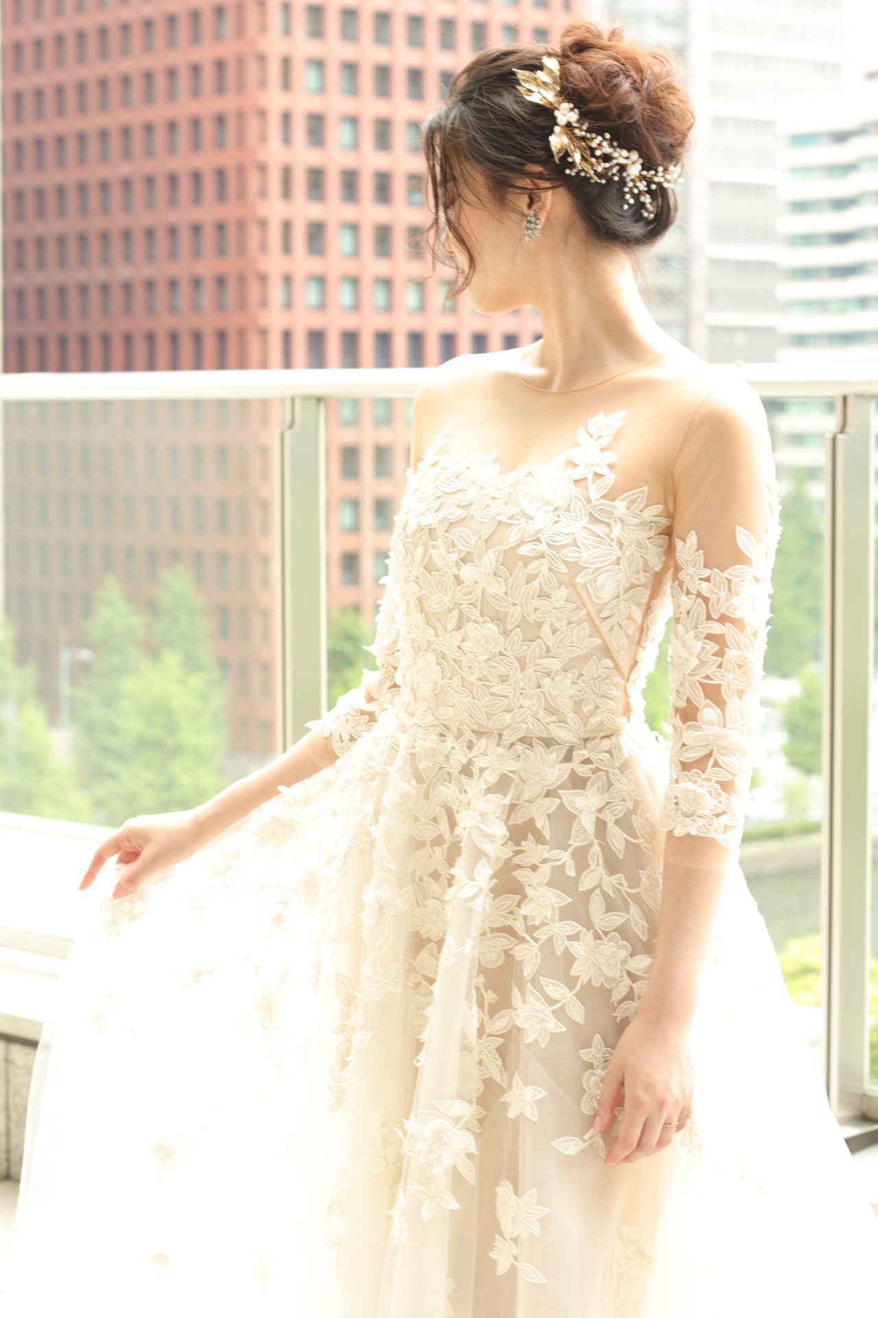 世界中のセレブリティに愛されるアメリカニューヨークのブランド、オスカー・デ・ラ・レンタのウェディングドレスは、芸術的な立体レースや刺繍が他にはないデザインで、お写真映えはもちろん、ゲストの記憶にも残り続けます