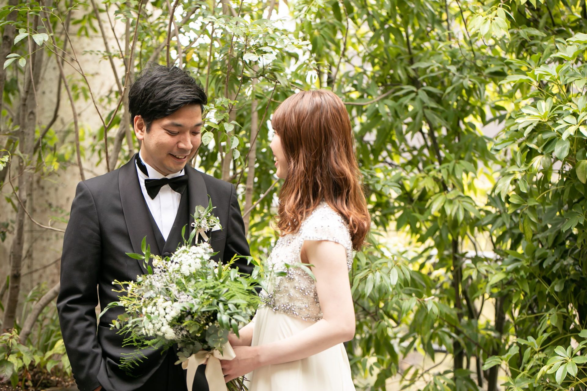 ザ・トリートドレッシング名古屋店にて人気のビジューやビーディングが美しいジェニーパッカムのナチュラルでリラックス感のあるウェディングドレス