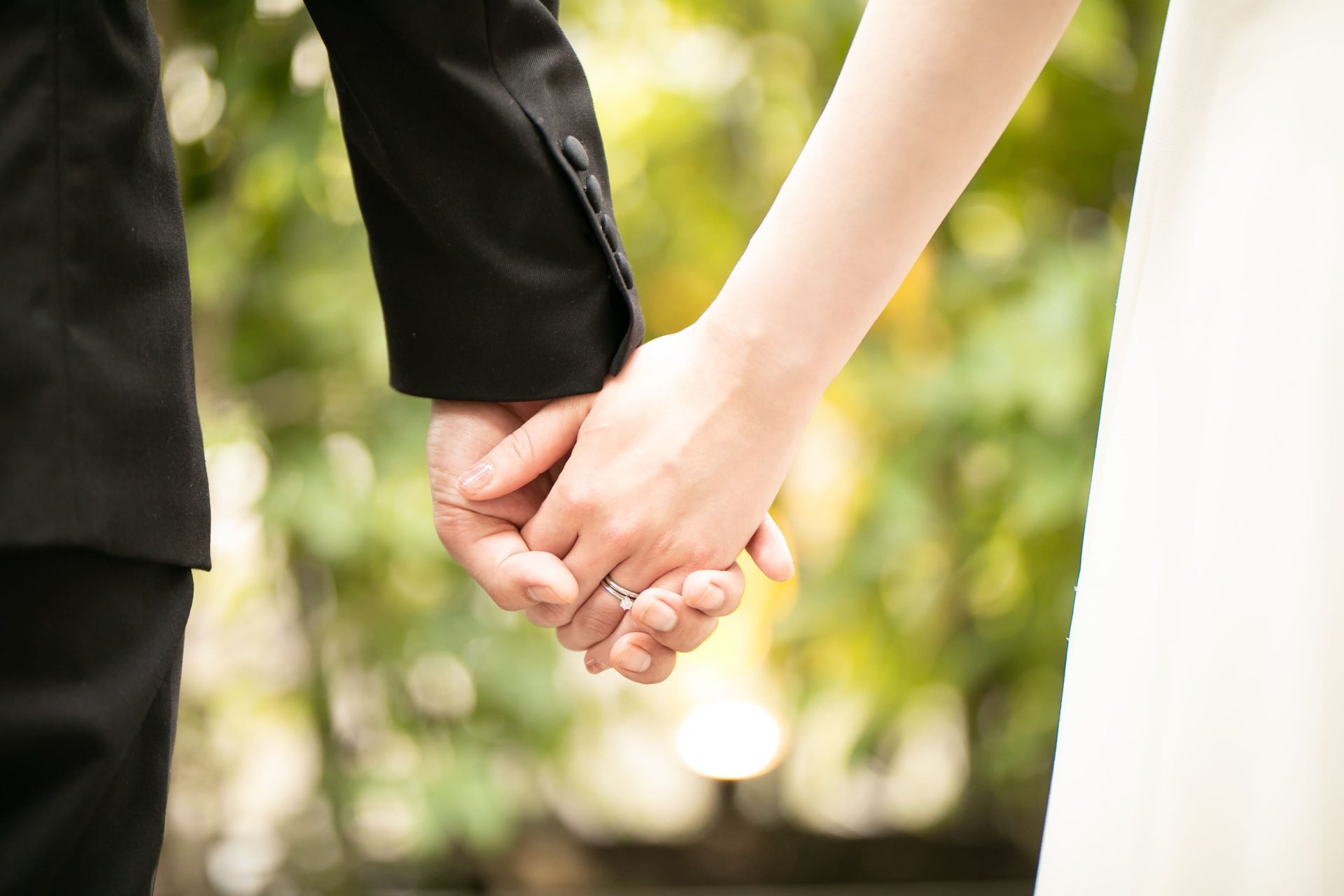 ザ・トリートドレッシング名古屋店にて人気のビジューやビーディングが美しいジェニーパッカムのナチュラルでリラックス感のあるウェディングドレス