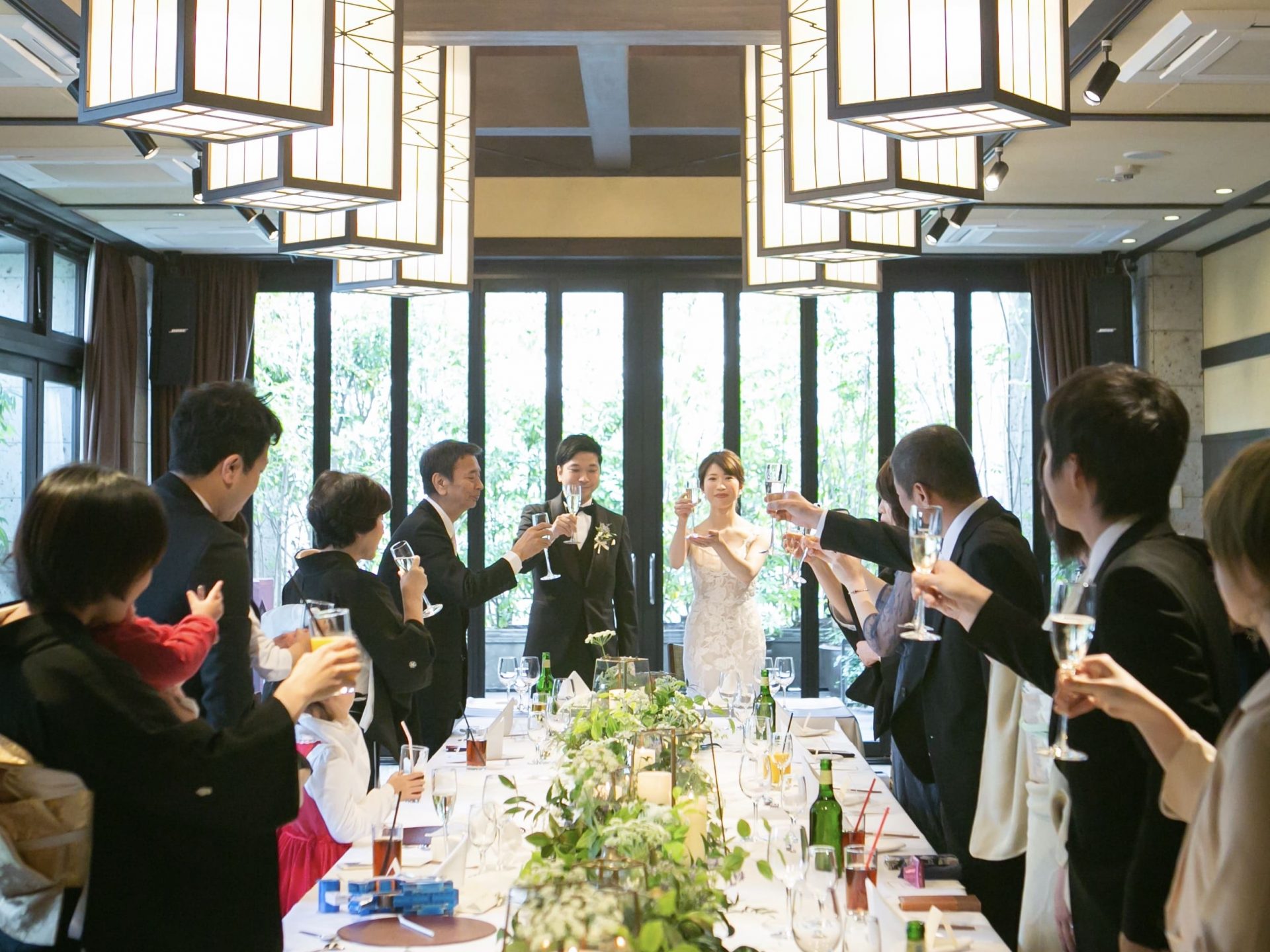 THE TREAT DRESSING名古屋店で人気の家族式や少人数のお式におすすめの柔らかなチュールとレースが美しいモニークルイリエのウエディングドレス