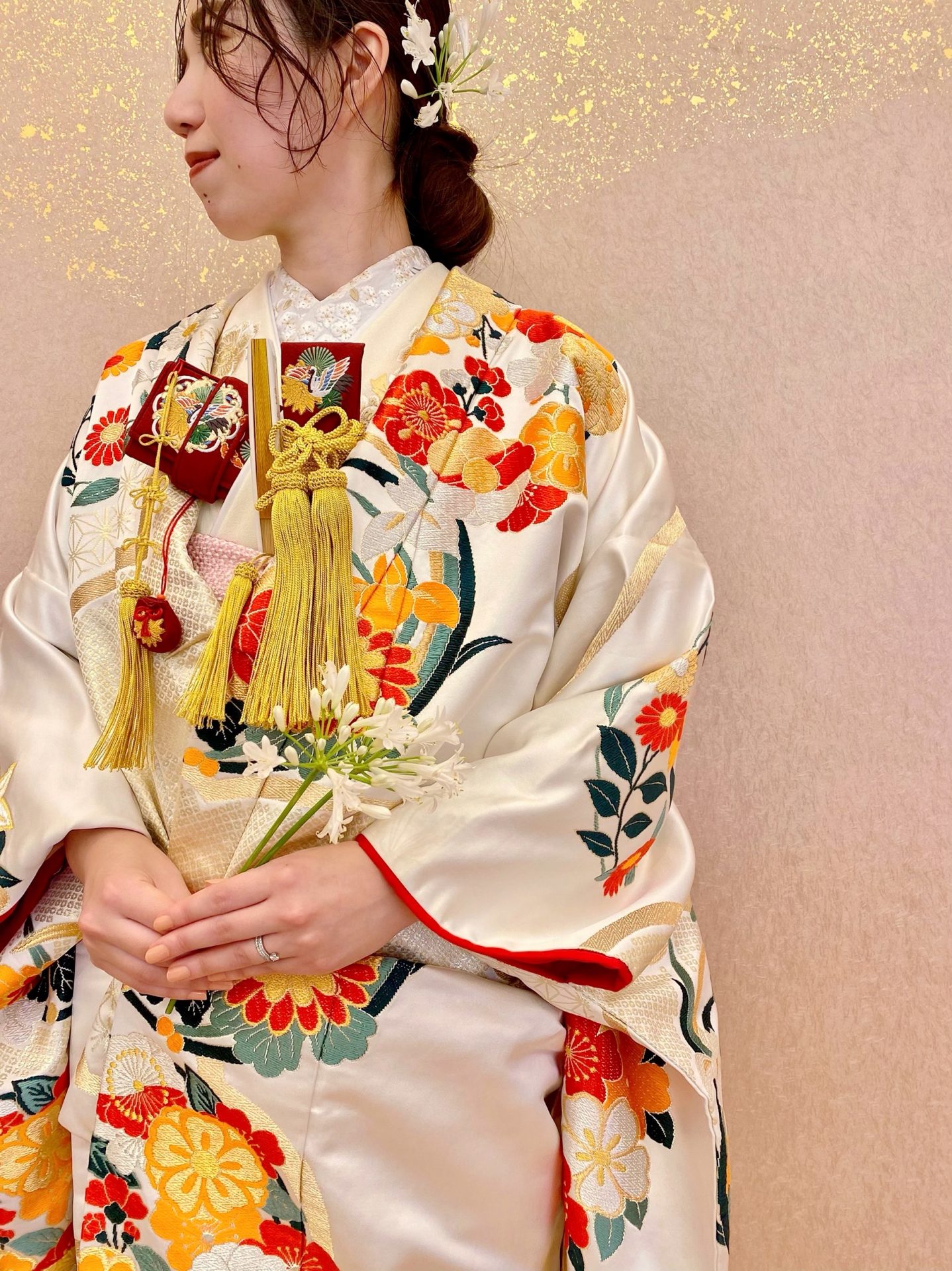 ザ・トリートドレッシング神戸店でお取り扱いのある華やかな色打掛に鮮やかな小物を合わせたコーディネートのご紹介