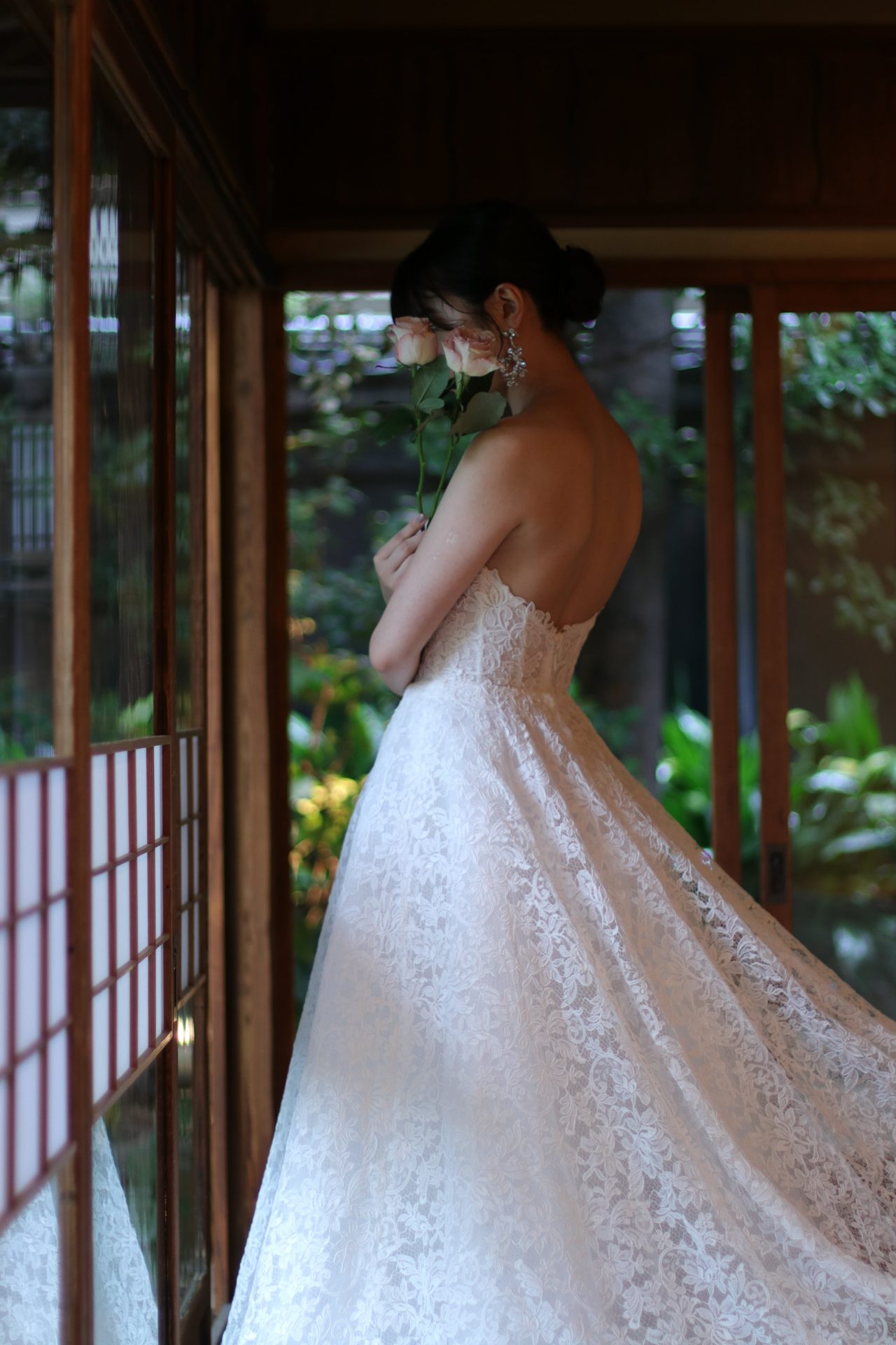 トリートドレッシング名古屋店が料亭河文でお式や前撮りをされる花嫁様におすすめする総レースのウエディングドレス