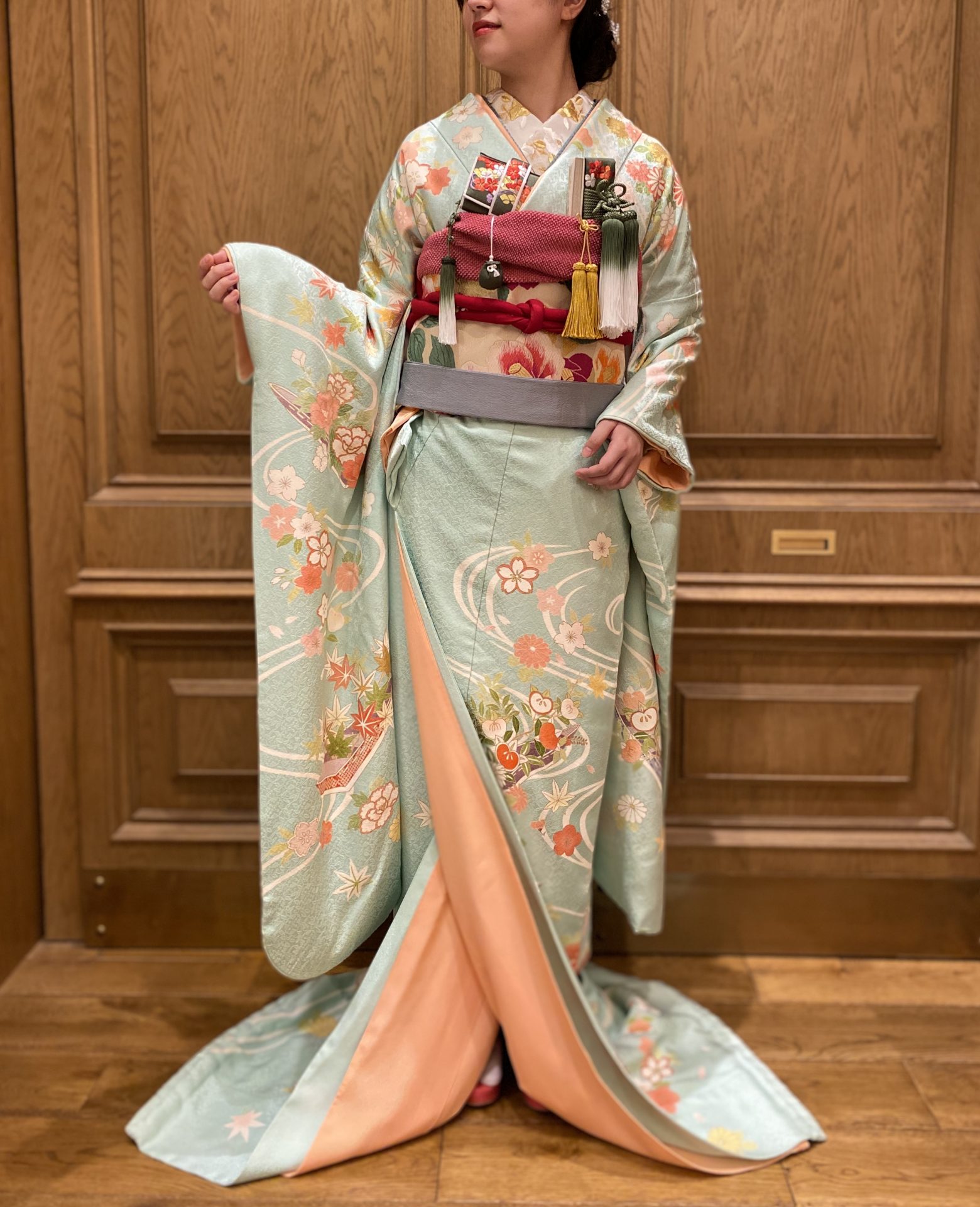 ナチュラルな会場や木目調の会場で人気のザトリートドレッシングの和装のコーディネート