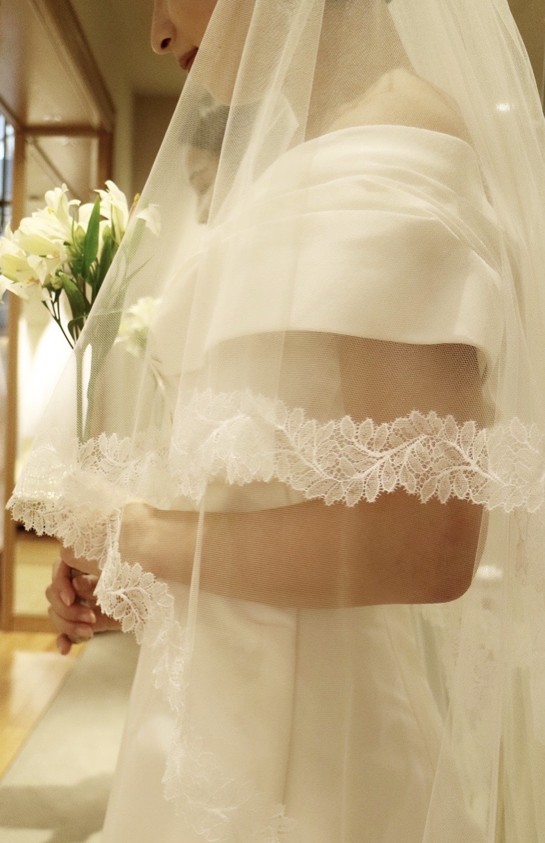 ザ・トリート・ドレッシングにてお取り扱いをしているキャロリーナヘレラのシルクファイユのドレスとトリート・メゾン