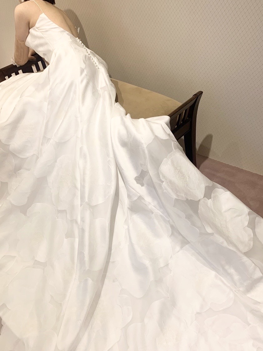 レラローズの新作ウエディングドレス