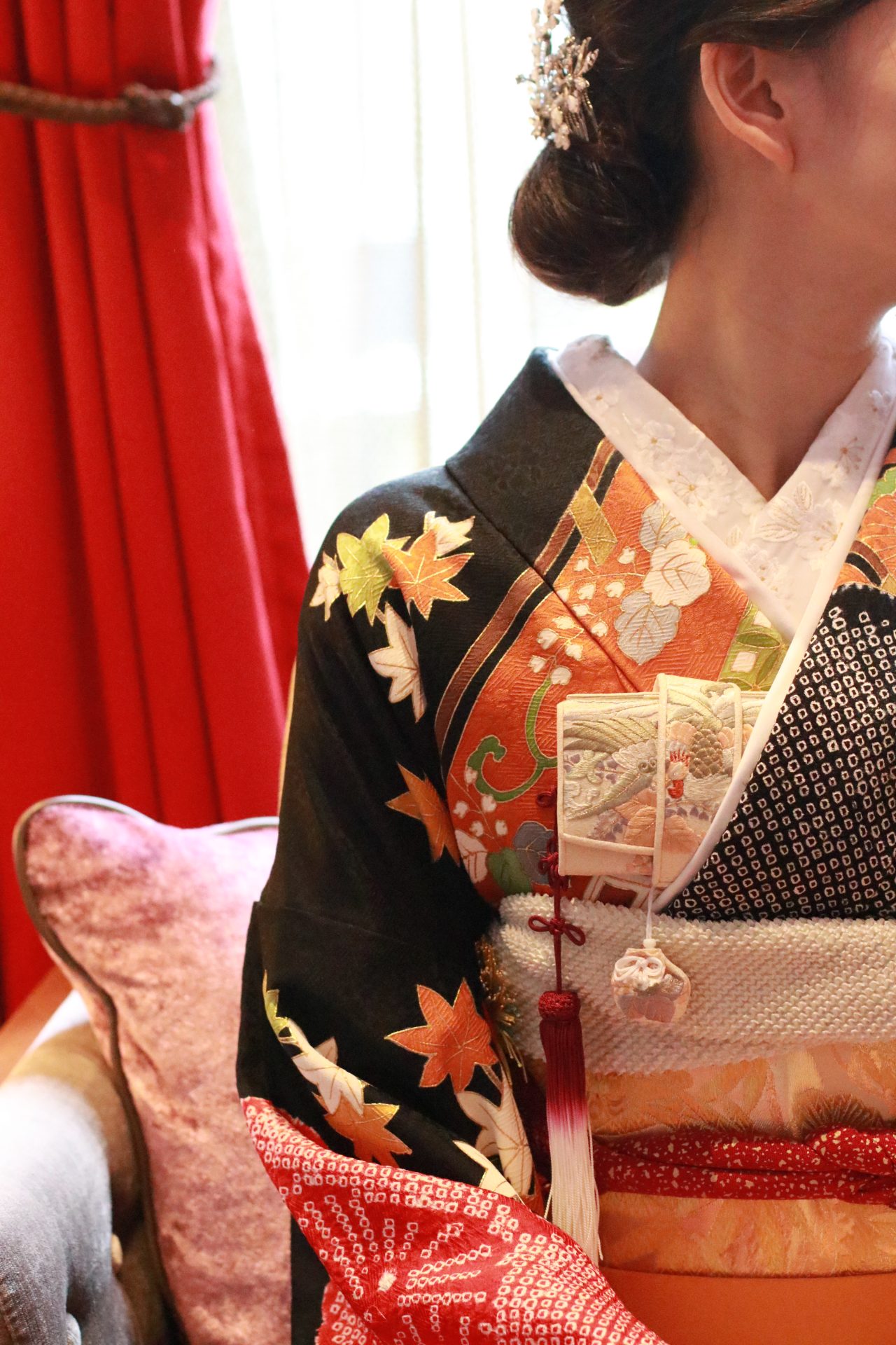 ザ・トリート・ドレッシングでは、結婚式でお召しいただく色打掛や振袖に合わせる半襟や帯など豊富なお小物で、自分らしいトータルコーディネートをご提案させていただきます