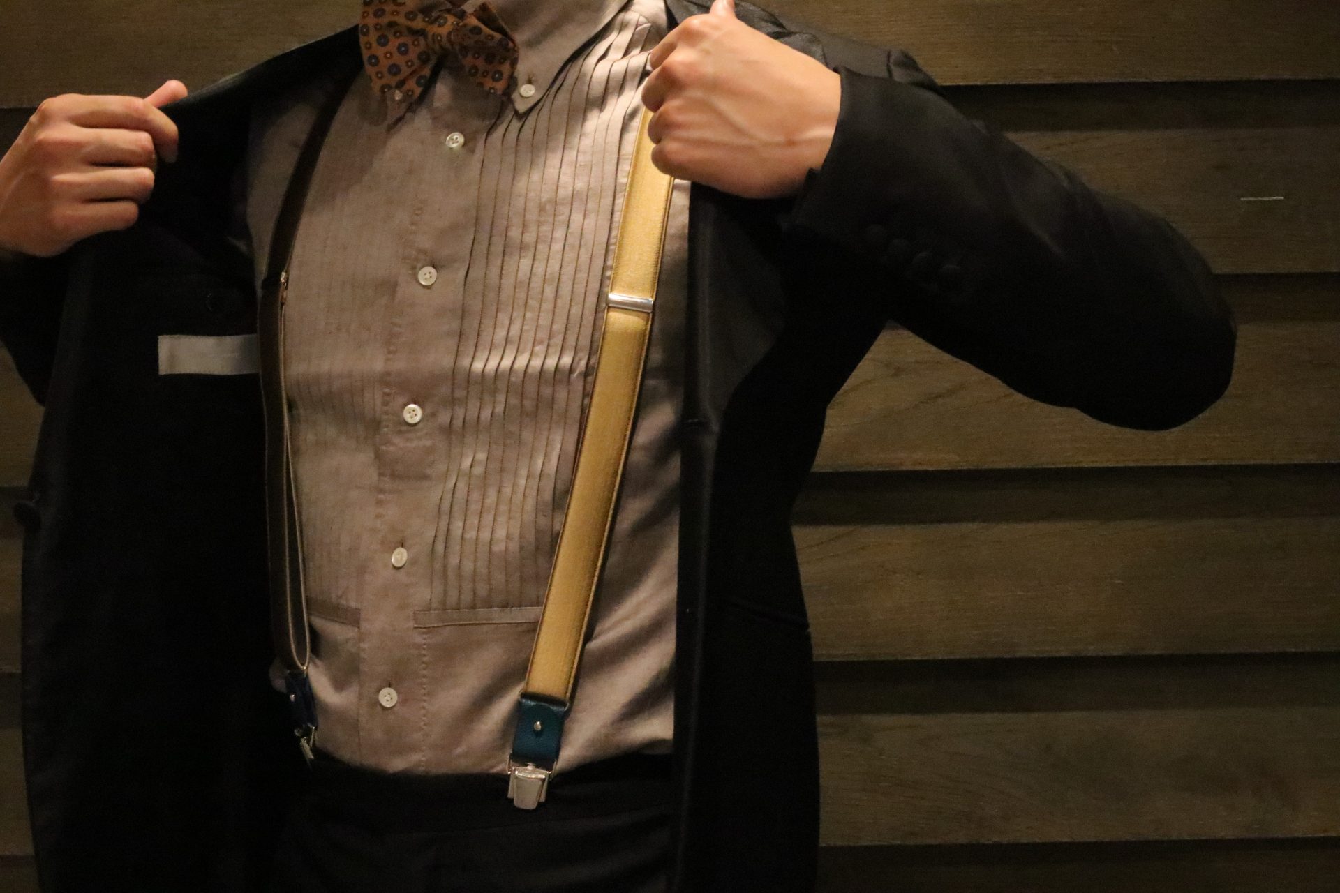 東京南青山にあるザトリートドレッシングアディション店では、新婦様のウェディングドレスはもちろん、新郎様用のブラックやグレー、ネイビーのタキシードをレンタル・オーダーでご用意しております。