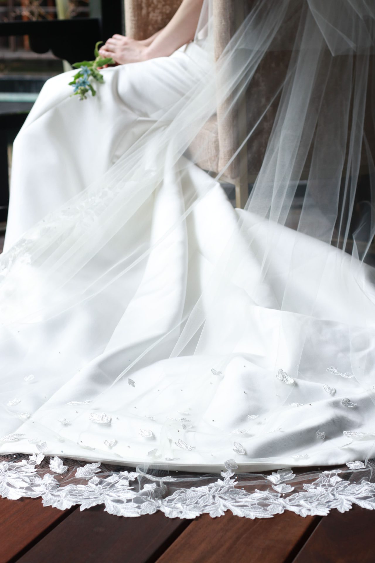 トリートで人気のモニークルイリエの大人っぽく上品なマーメイドラインのウエディングドレス