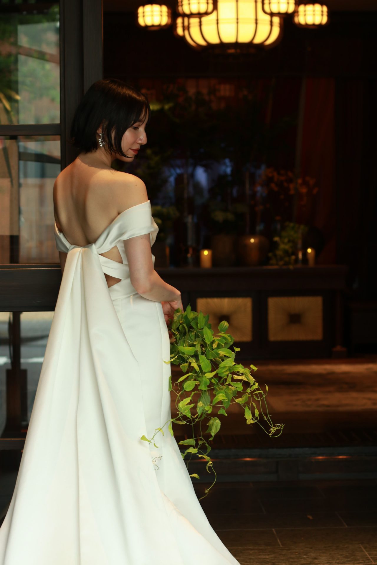 トリートで人気のモニークルイリエの大人っぽく上品なマーメイドラインのウエディングドレス