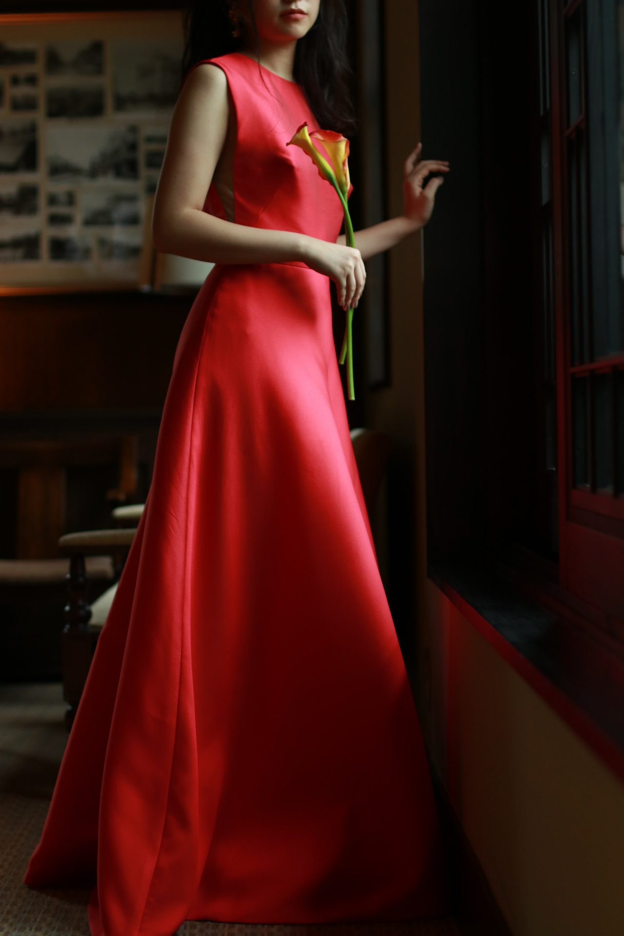 トリートドレッシング名古屋店で取り扱うAラインシルエットが綺麗なリームアクラの赤のカラードレス