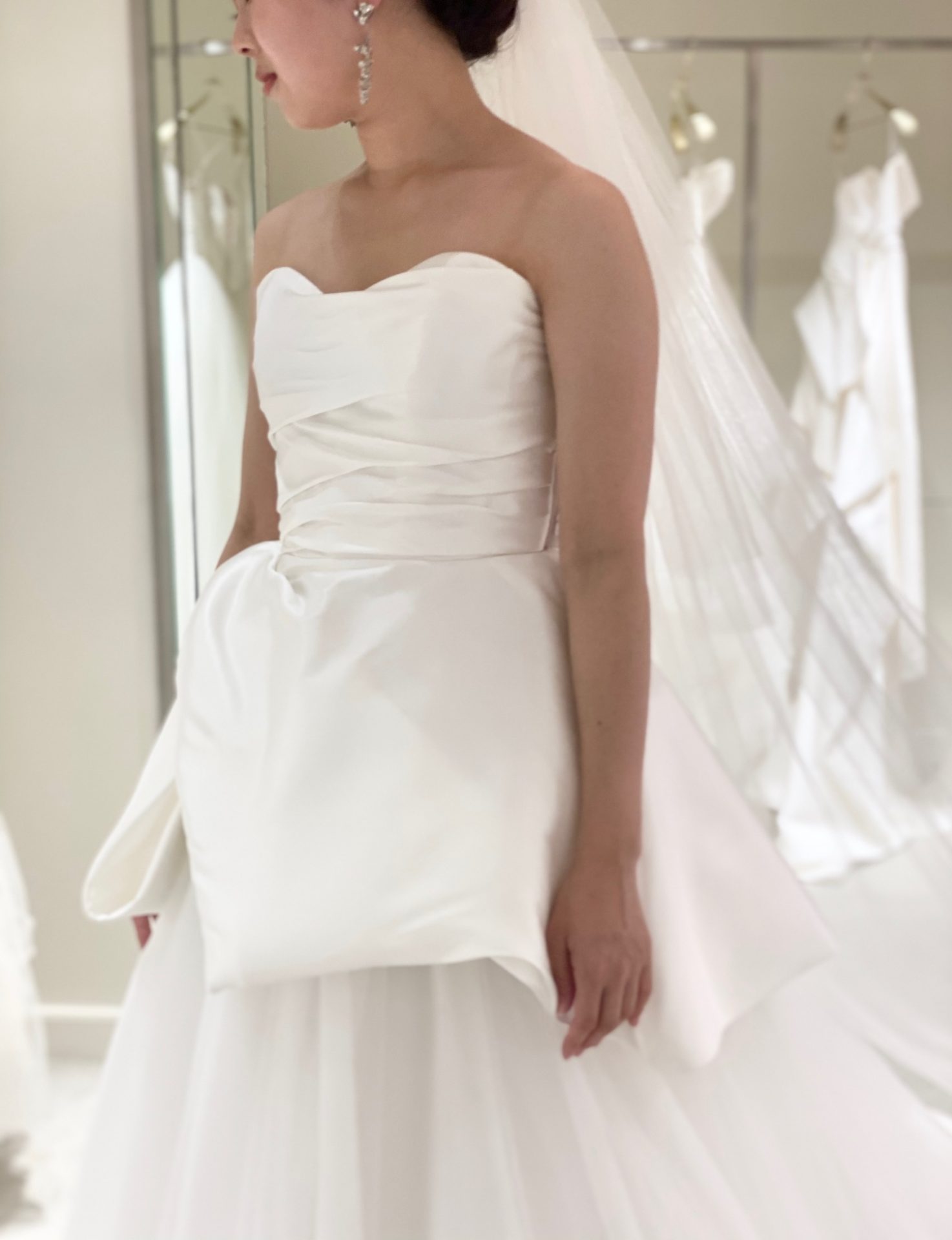 元なでしこジャパン代表の丸山桂里奈さんに結婚記者会見にてご着用いただいたウェディングドレスは、ニューヨークのトップブランド モニーク・ルイリエの人気ドレスです。