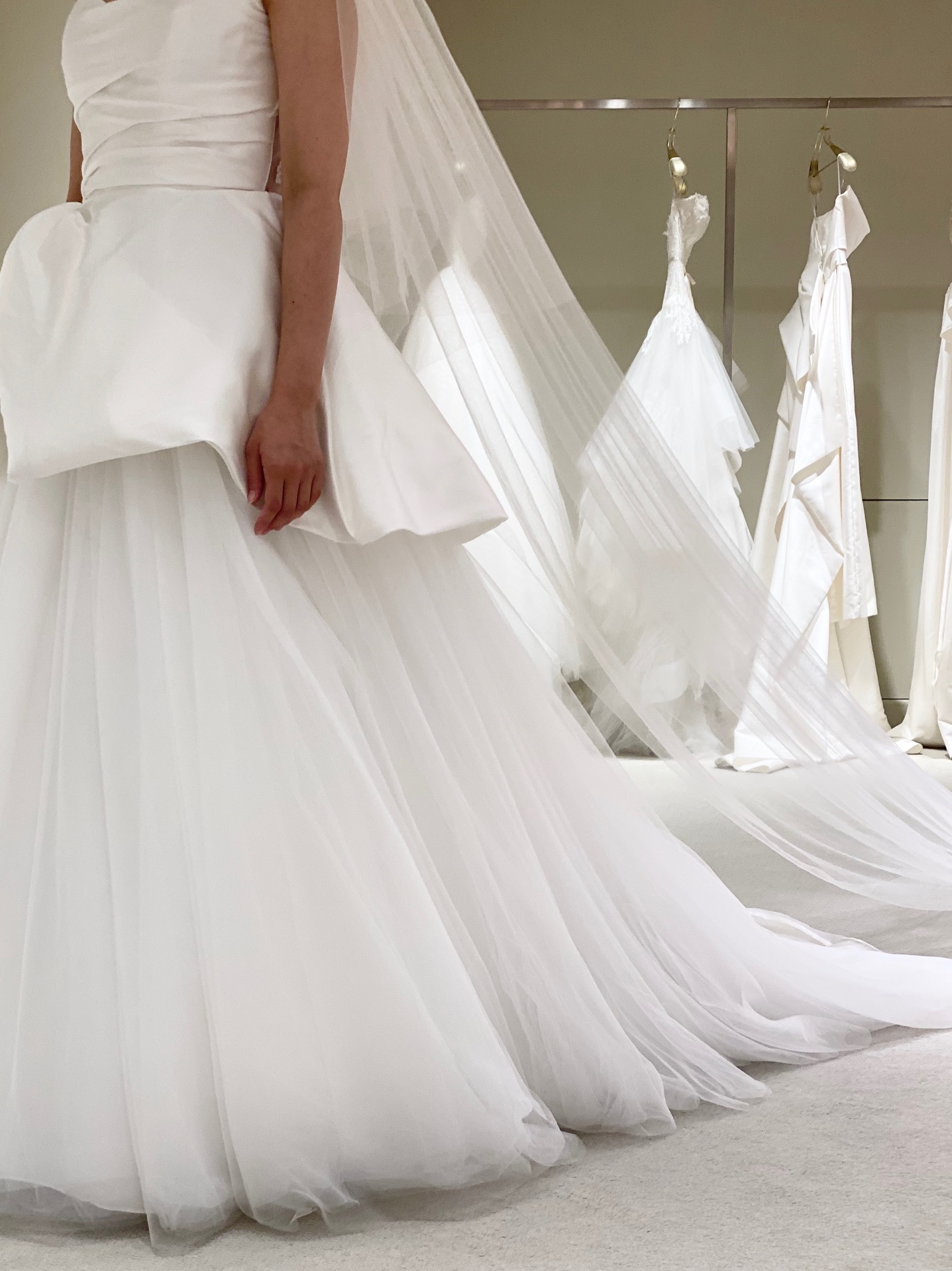 元なでしこジャパン代表の丸山桂里奈さんに結婚記者会見にてご着用いただいたウェディングドレスは、シルクサテンのトップスと柔らかいチュールのスカートが大人花嫁に人気の、ザ・トリート・ドレッシングアディション店のドレスです