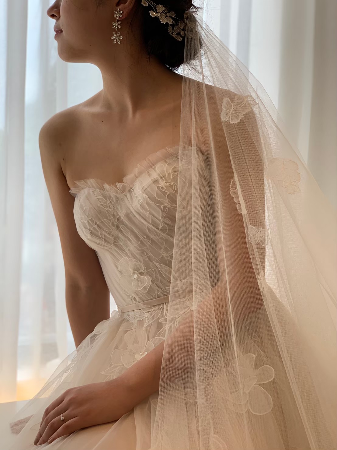 THE TREAT DRESSING名古屋店で人気のミラ・ズウィリンガーのブラッシュカラーの柔らかいチュールのAラインのドレス