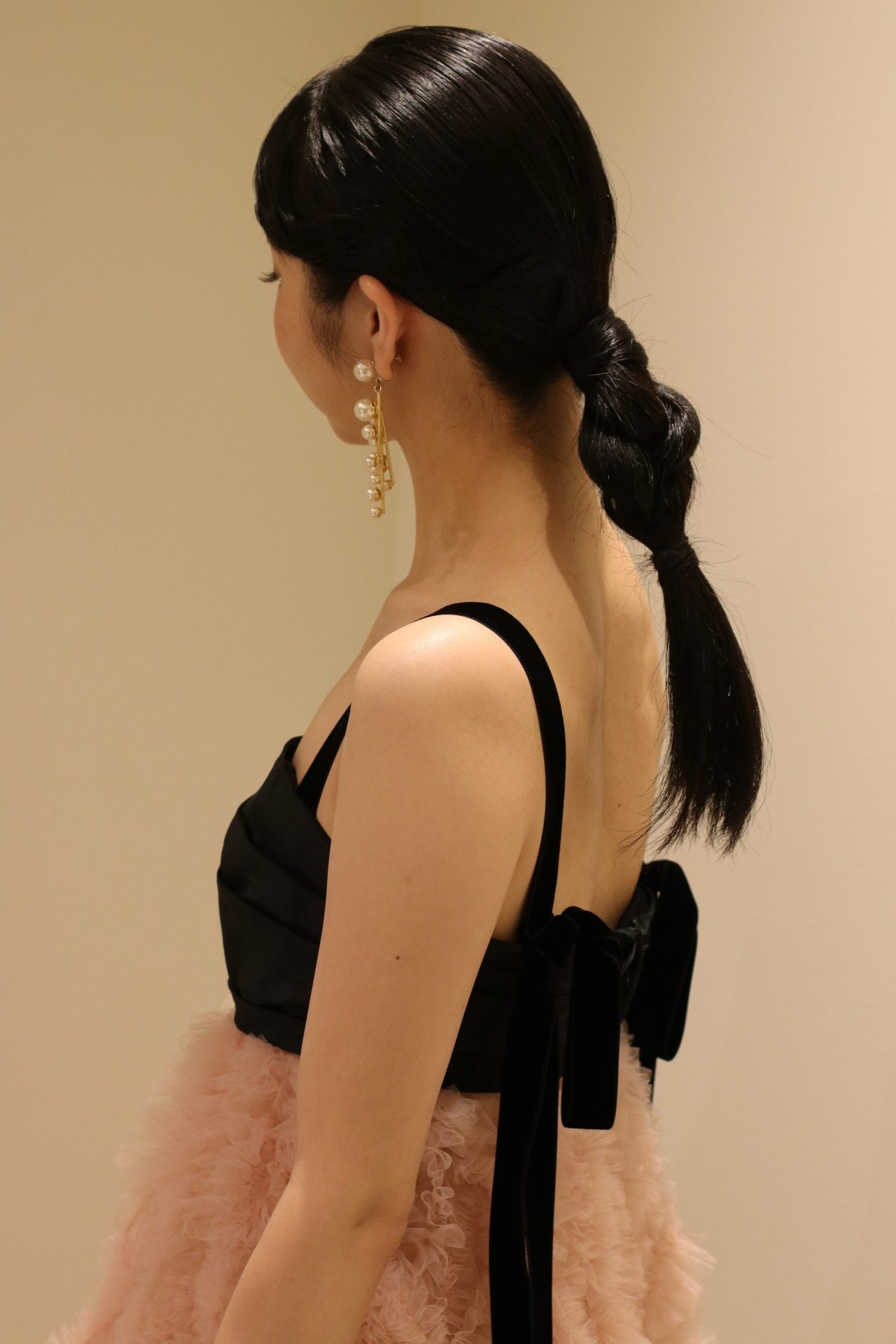 東京表参道にあるドレスショップ、ザ・トリート・ドレッシングではトモコイズミとのコラボレーションで有名なトリート・メゾンの新作カラードレスをお取り扱いしています