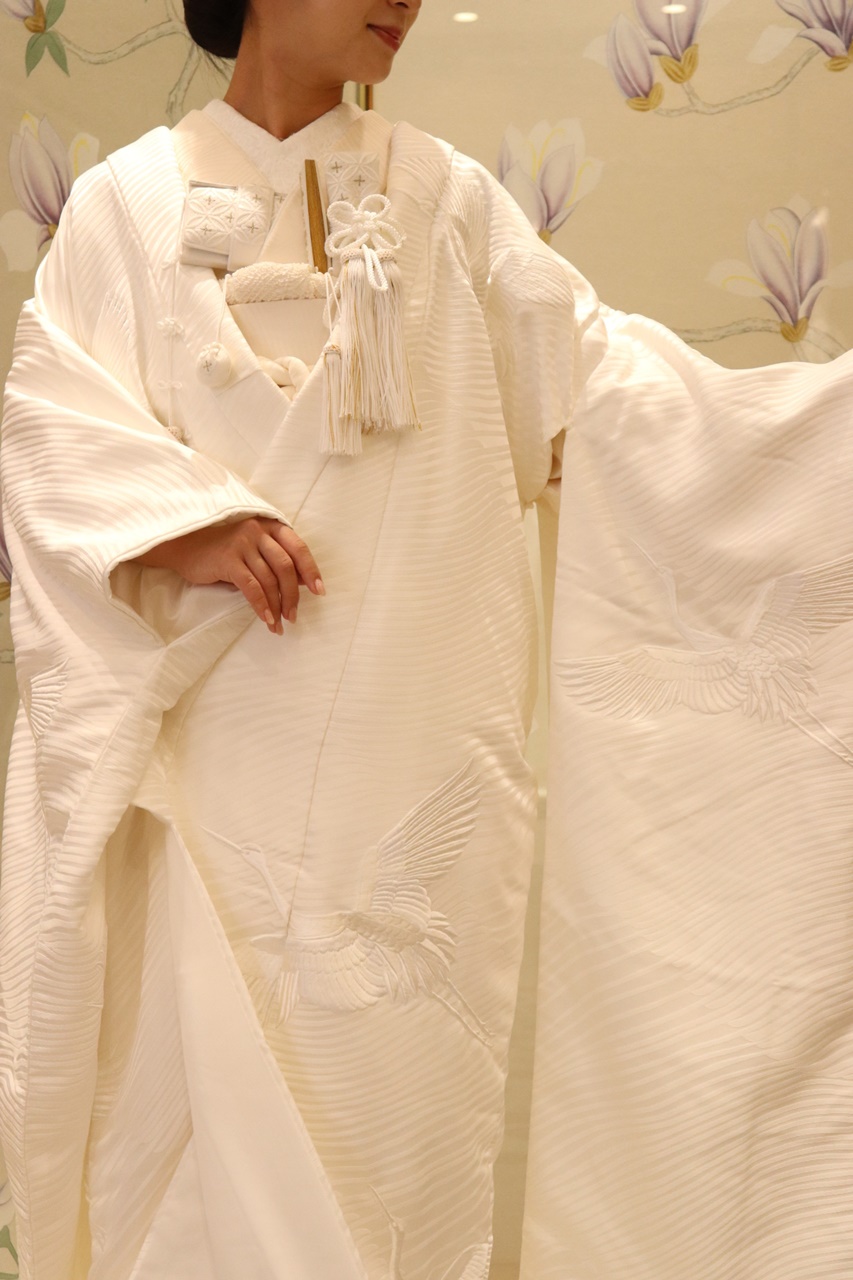 ザ・トリートドレッシング大阪店に入荷した鶴と波文様の古典柄の新作白無垢に合わせたコーディネート