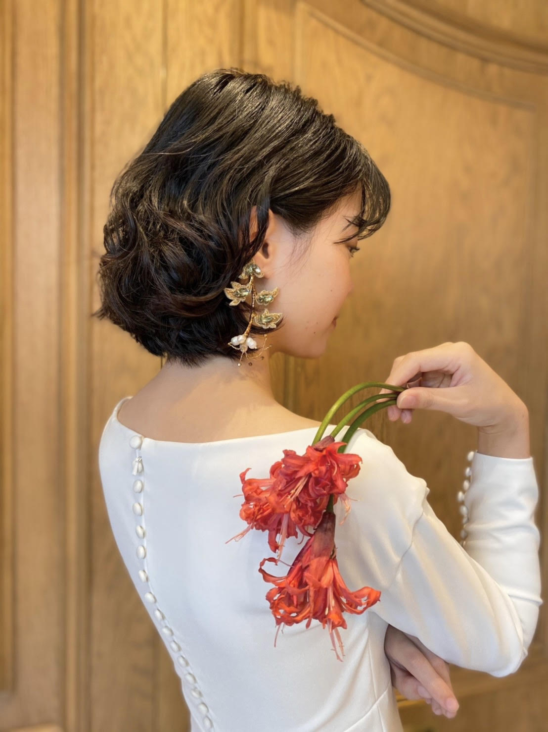 大人っぽい上質な雰囲気がお好きな花嫁様へTHE TREAT DRESSING名古屋店でおすすめのオスカー・デ・ラ・レンタのイヤリングのコーディネート