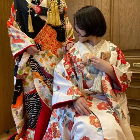 トリート名古屋店がおすすめするトリートで人気白地・黒地・金地の色打掛 和装コーディネートのご紹介。