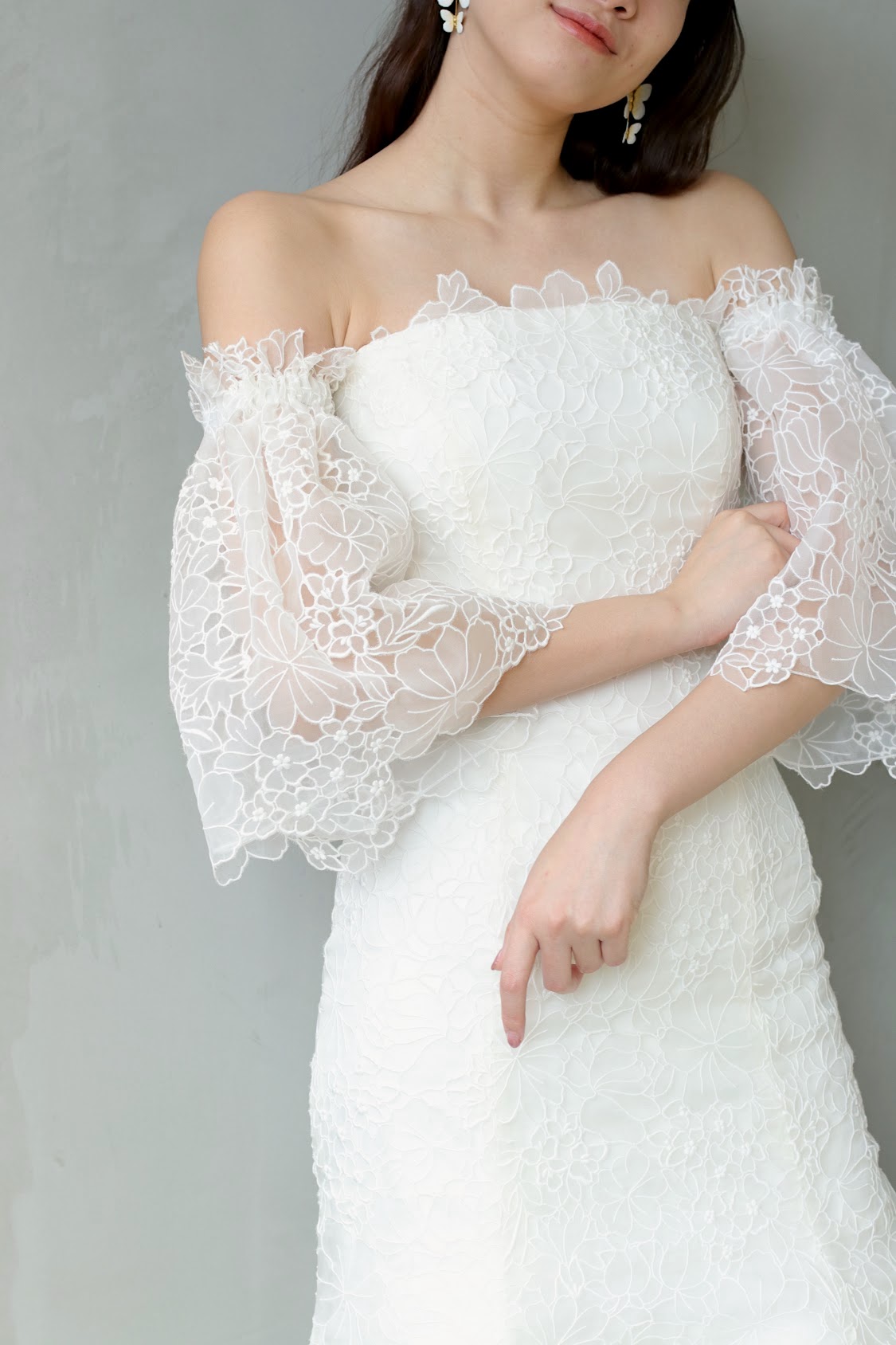 東京で人気のインポートドレスショップ ザ・トリート・ドレッシングの新作ウェディングドレスは、大人っぽいマーメイドラインにガーリーな総レース、そしてトレンドのスリーブデザインでお洒落な花嫁様にオススメしたい1着です