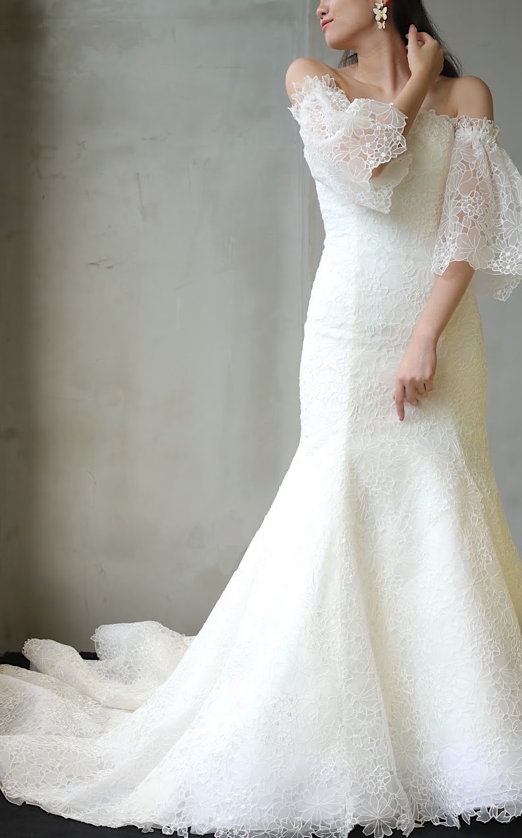 スタイルが綺麗に見えるマーメイドラインやスレンダーラインのウェディングドレスは挙式や披露宴で過ごしやすい為、赤坂プリンスクラシックハウスでの少人数式や親族式のパーティーにもおすすめです