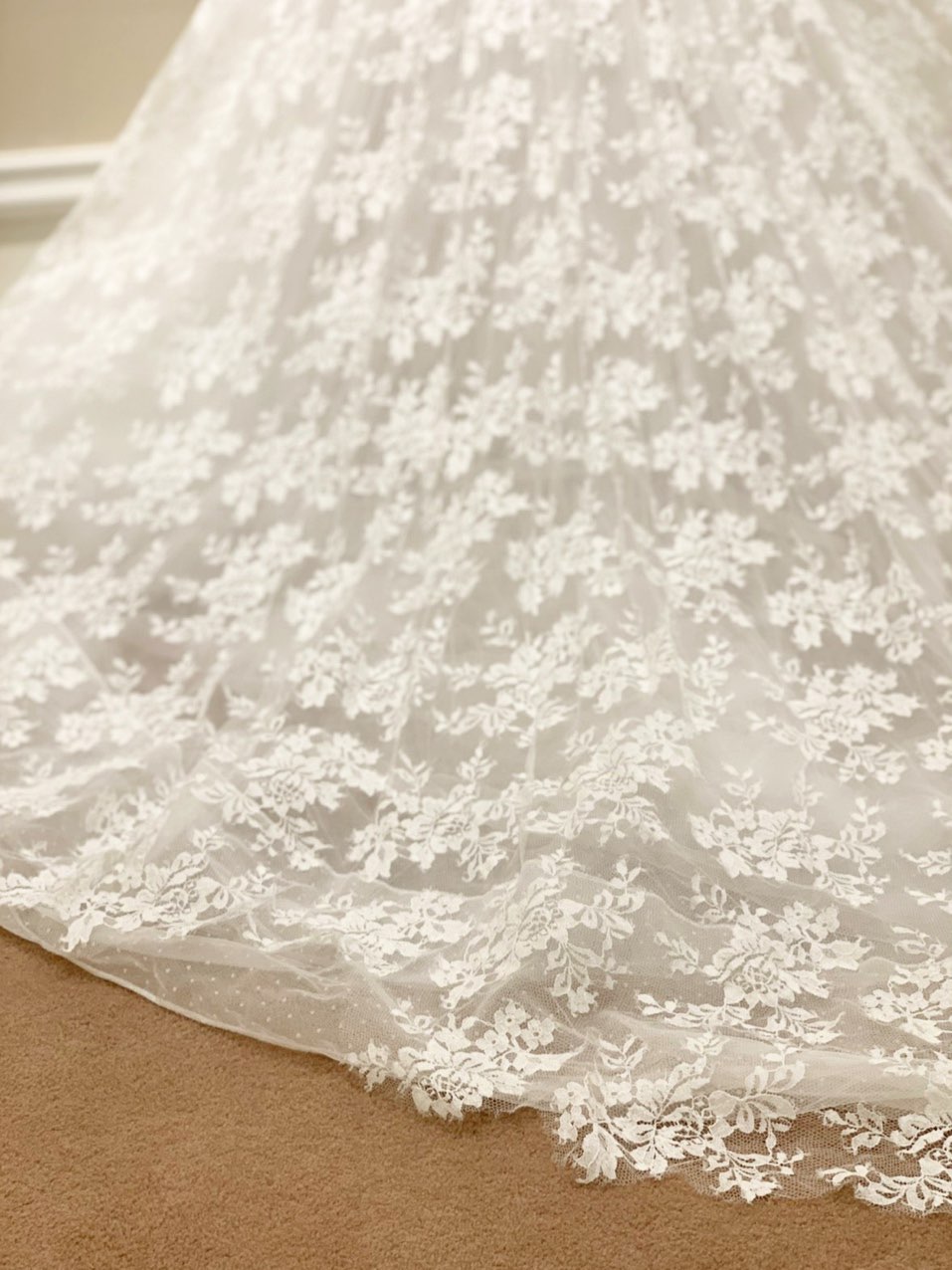 神戸・旧居留地の前撮りでおすすめのアントニオリーヴァのロングスリーブで総レースのクラシカルなウエディングドレス