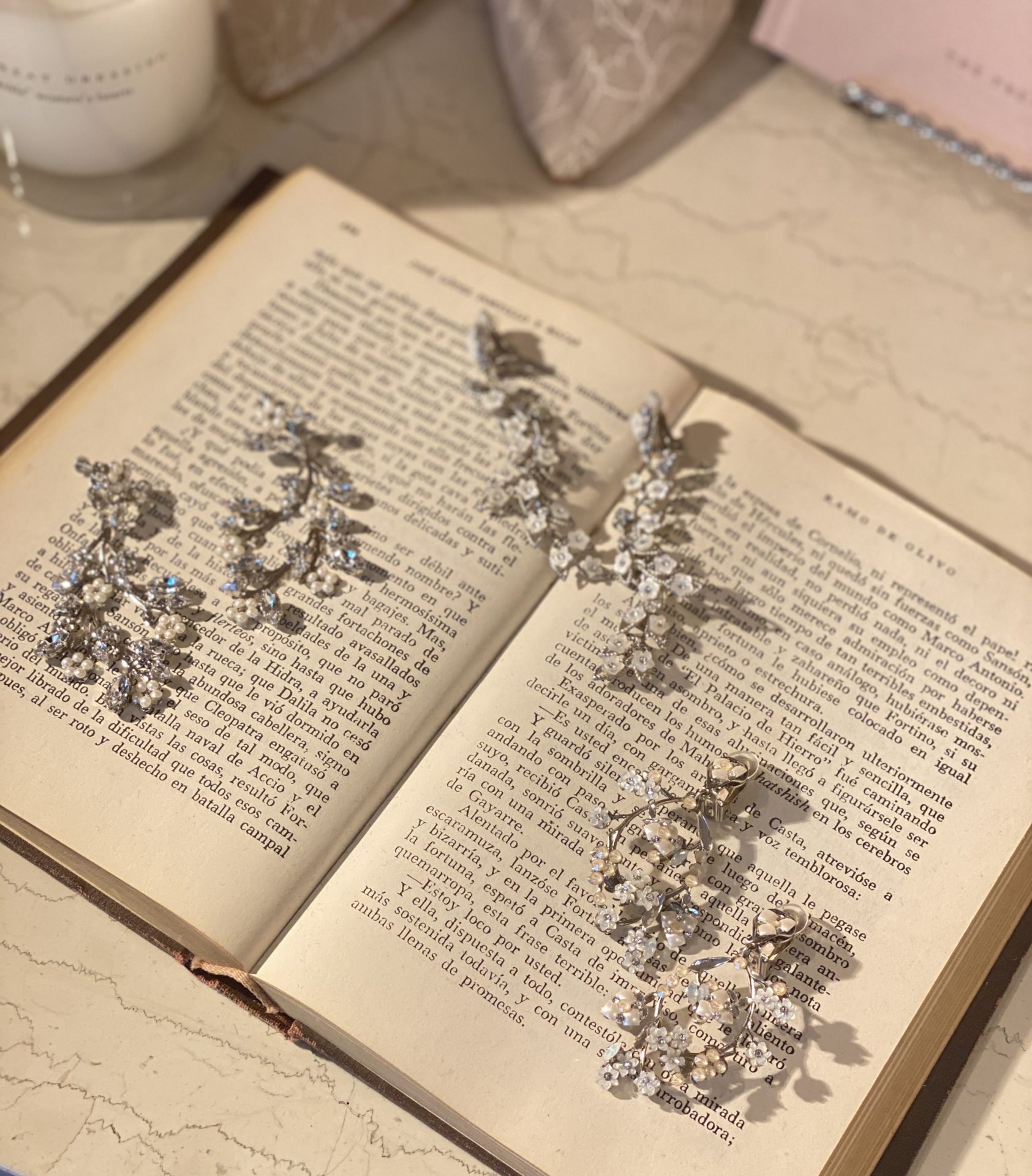 フラワーモチーフが可憐でフェミニンな、マリアエレナのアクセサリー