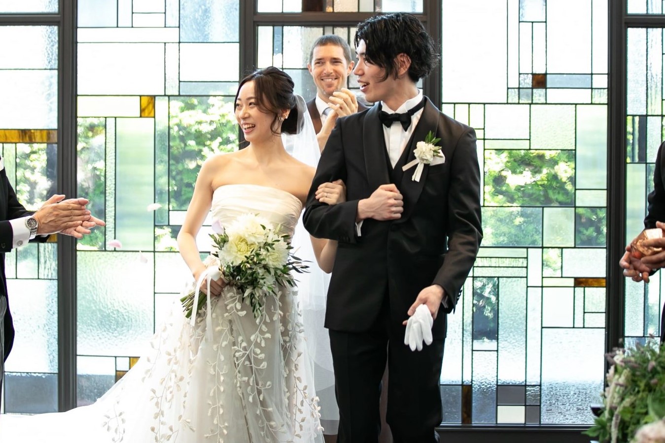 ザ・コンダーハウスでお式や前撮りをされるご新婦様におすすめのオスカーデラレンタのAラインのウェディングドレス