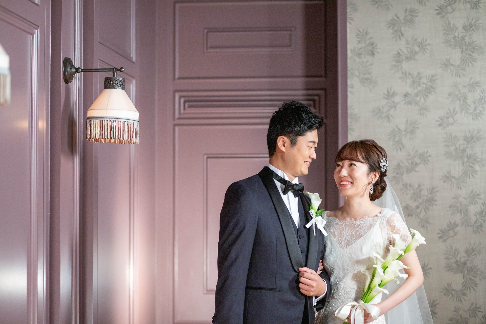 トリートドレッシングがおすすめするオリエンタルホテル神戸でアットホームウェディングはスレンダーラインのウェディングドレスで