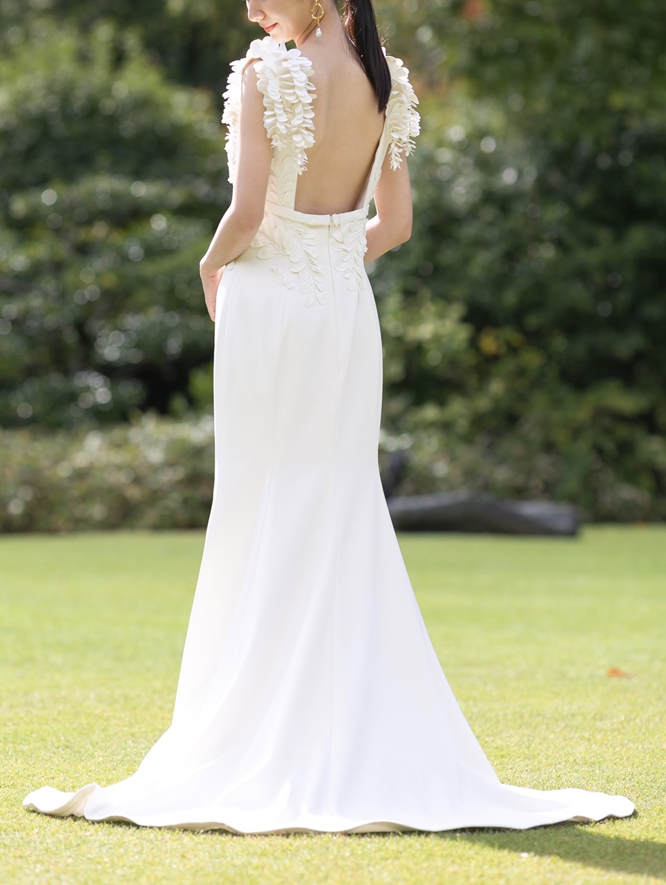 ザ・ガーデンオリエンタル大阪におすすめしたいビクター・アンド・ロルフマリアージュのクレープ生地が美しいの細身のウエディングドレス
