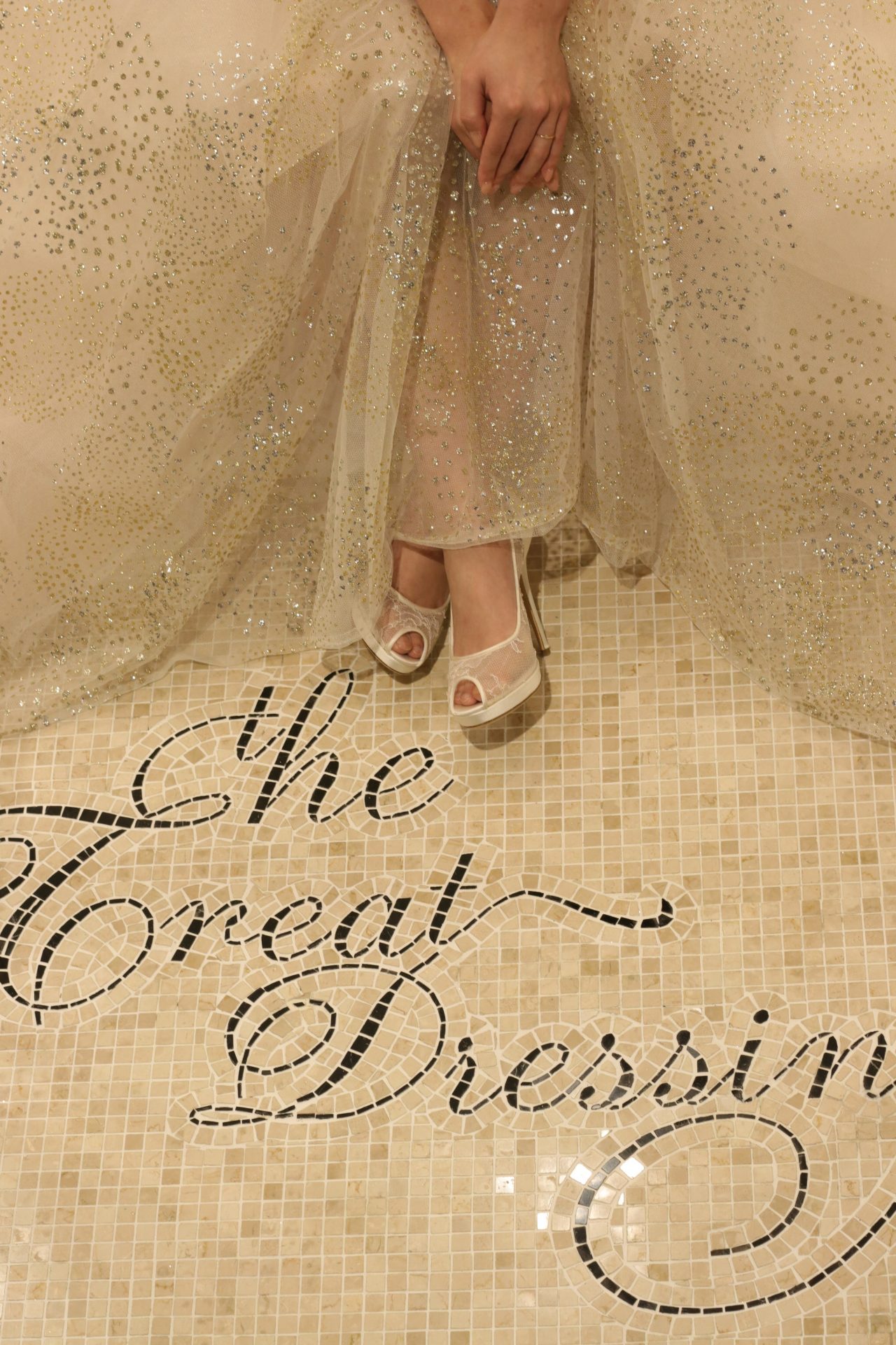 東京表参道の人気ドレスショップTHETREATDRESSINGではウェディングシューズやウェディング小物にもこだわり、前撮りなどで写真映えするコーディネートをご提案いたします