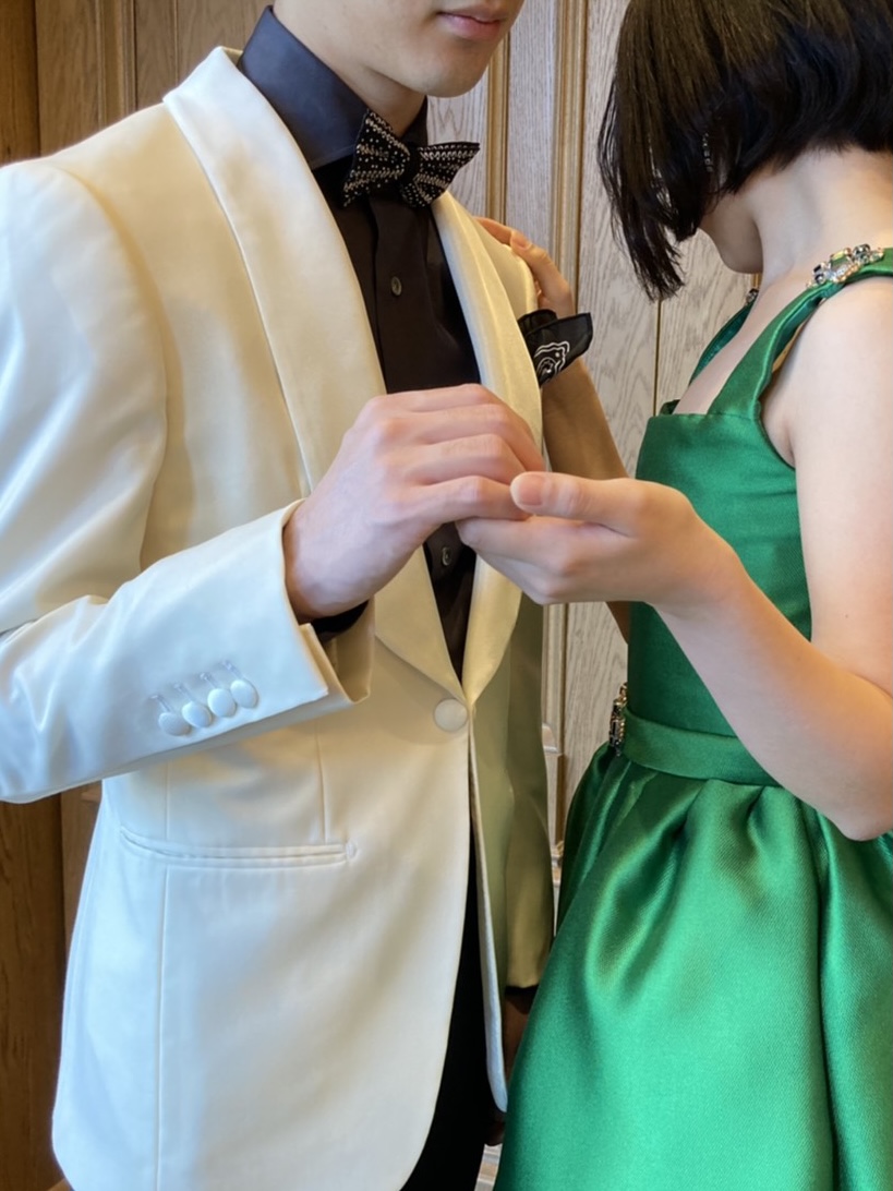 ザトリートドレッシング名古屋店でおすすめする白色のタキシードを使用したお色直しのコーディネート