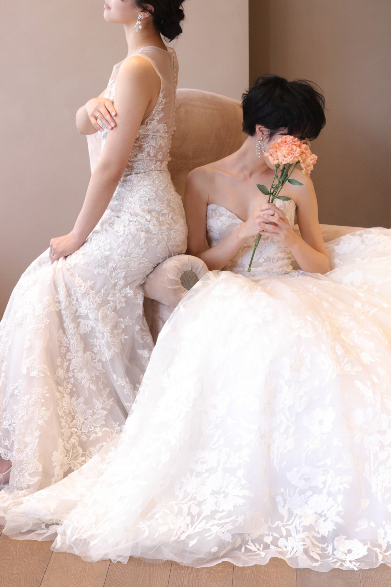 お洒落な花嫁様に人気のドレスショップ、THETREATDRESSINGアディション店からご紹介させていただくのは、上品かつ繊細な総レースがクラシカルで他にはない新作のオーダーウェディングドレスです