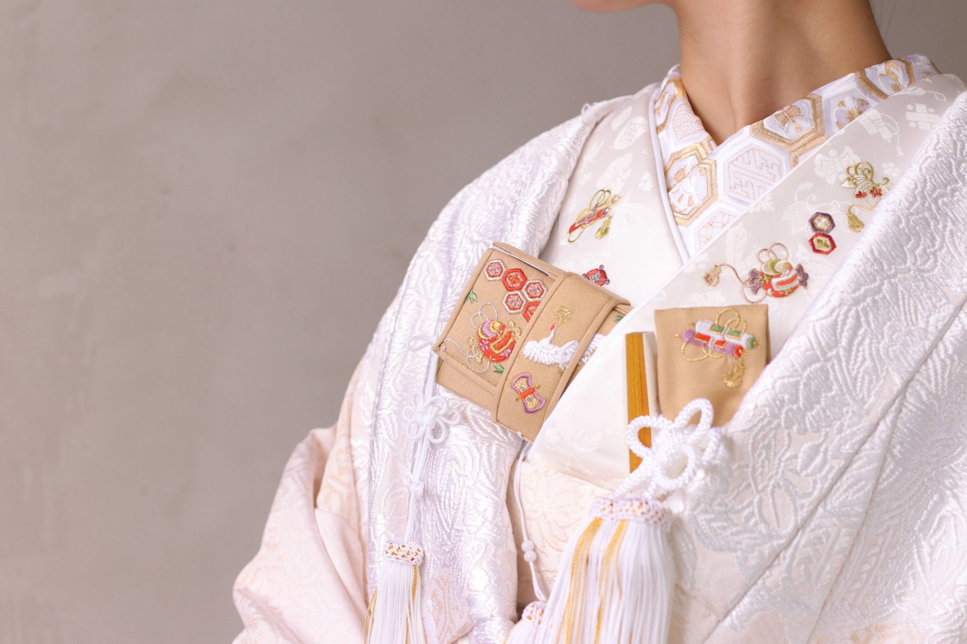 パレスホテル東京の提携ドレスショップ、ザトリートドレッシング アディション店にてレンタル可能な和装は、白無垢だけではなく合わせる半衿や帯揚げなどの小物に関しても幅広いバリエーションを取り扱いしており、そのモダンなコーディネートはインスタグラムでも人気です