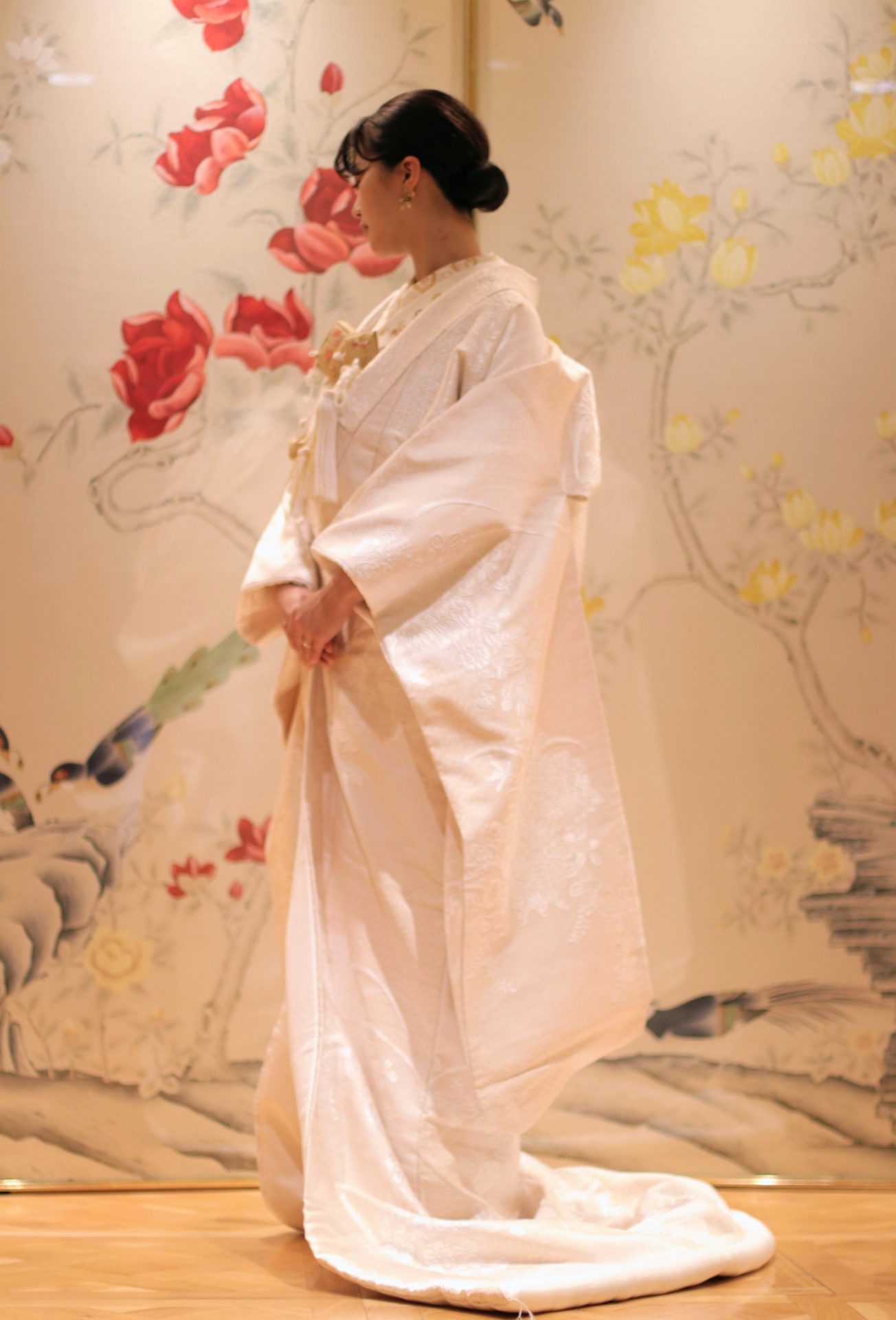 東京の人気ドレスショップ ザトリートドレッシング アディション店ではインポートのウェディングドレスだけではなく、白無垢や色打掛などの和装のレンタルも豊富に取り揃えており、古典的な柄からモダンな印象のものまで会場や季節に合わせてご提案しております