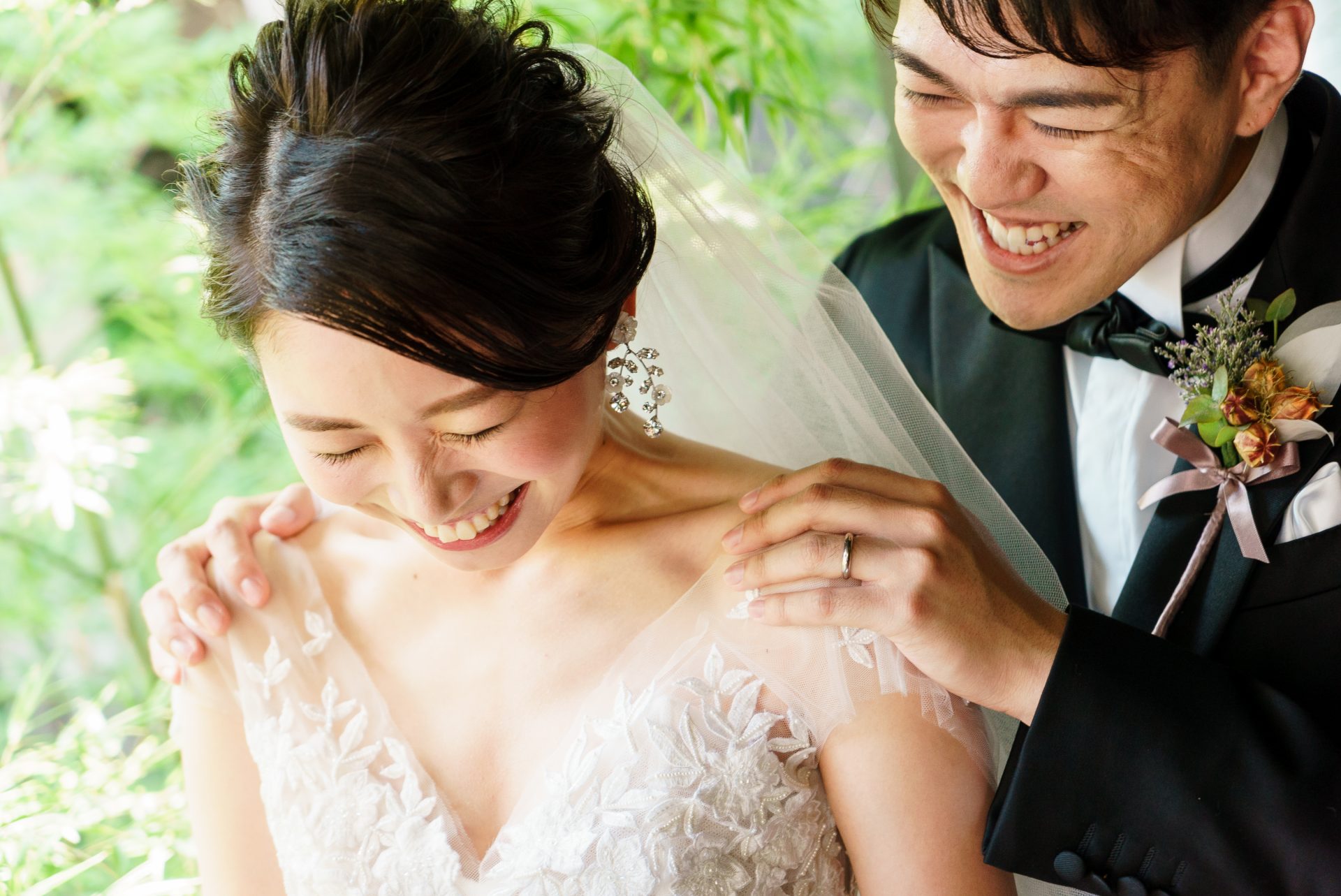 ナチュラルでアットホームなお式におすすめのキャロリーナヘレラのAラインのウェディングドレス