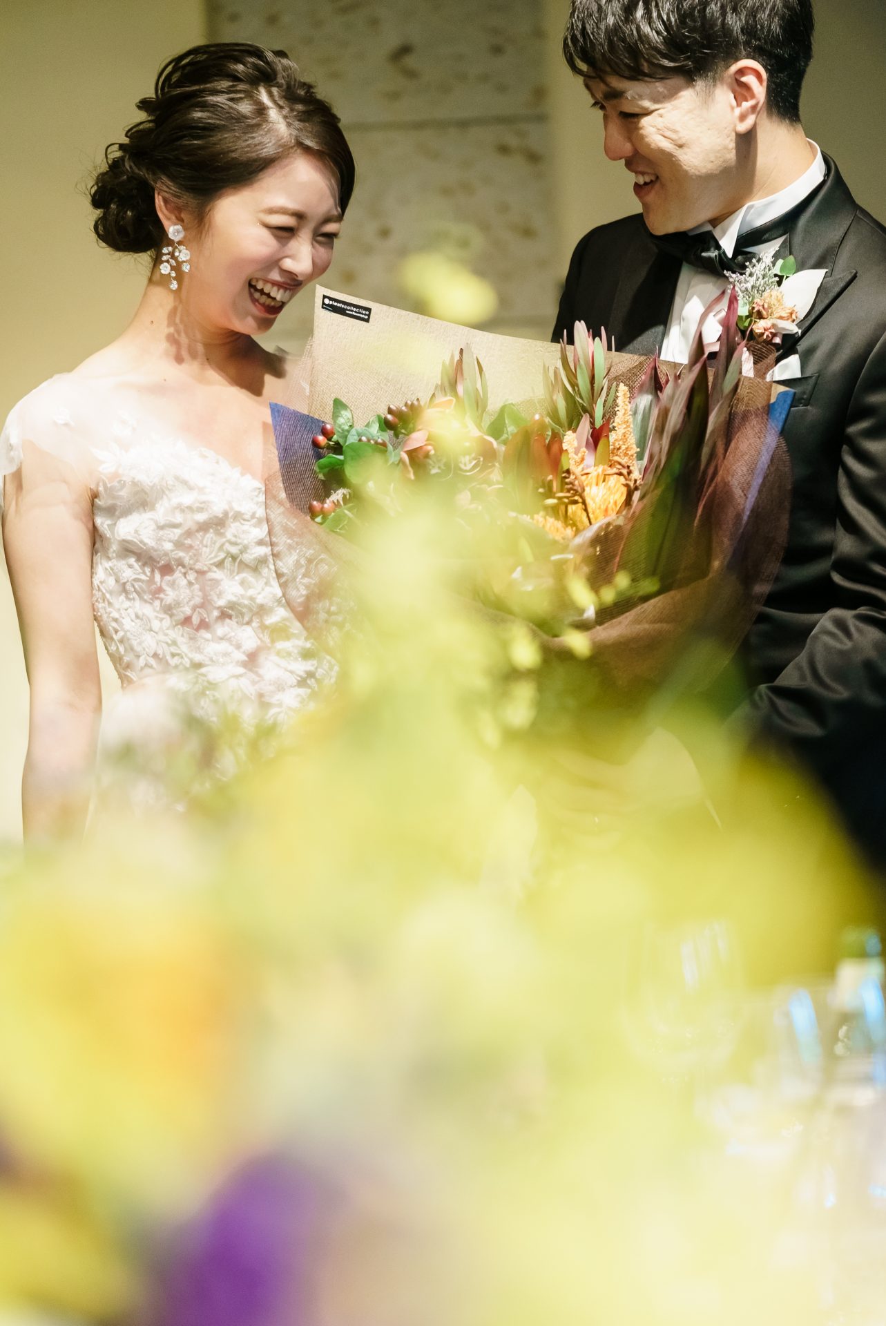 ナチュラルでアットホームなお式におすすめのキャロリーナヘレラのAラインのウェディングドレス