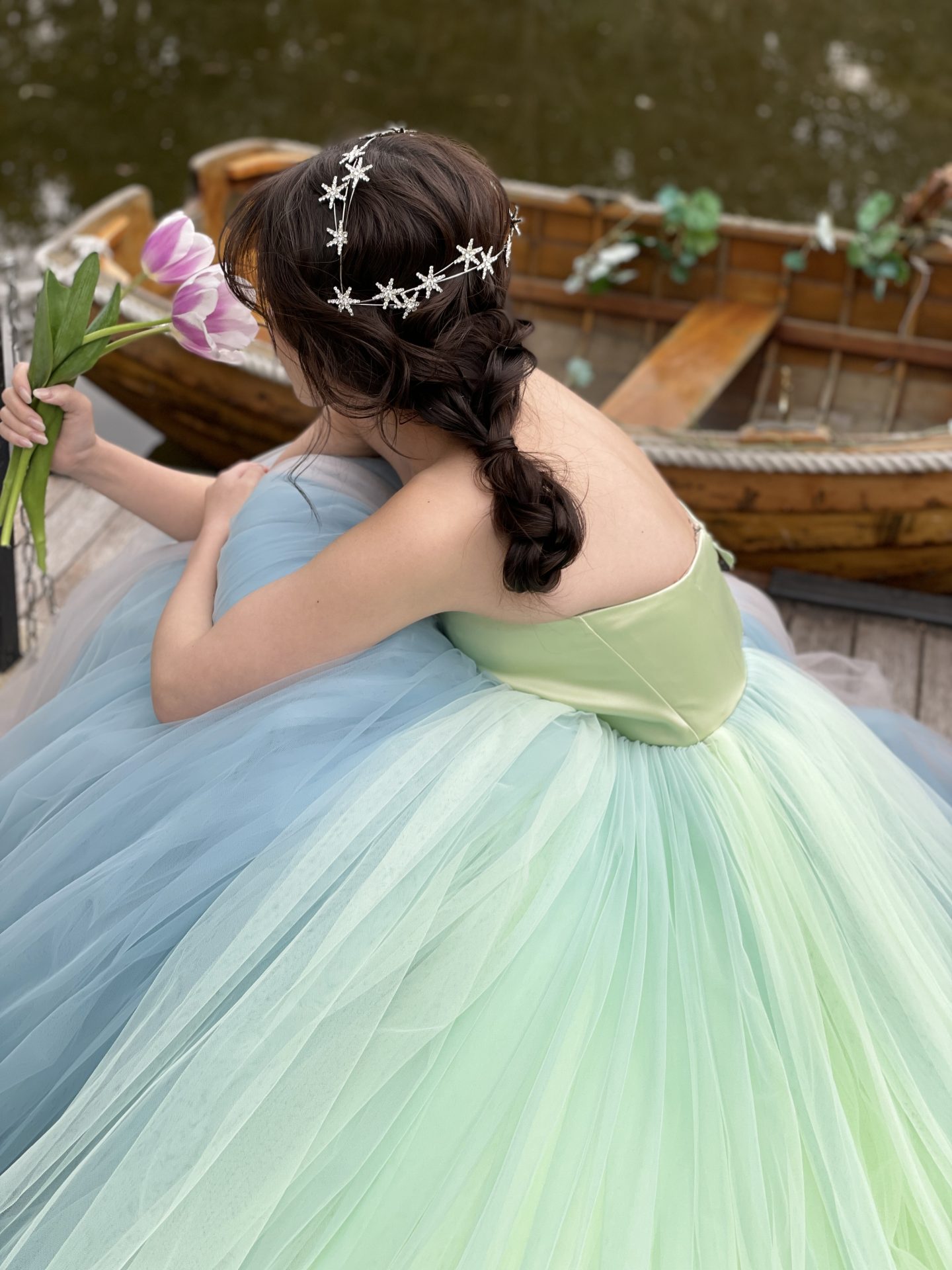 大阪の人気の結婚式会場の鶴見ノ森迎賓館は、ウェディングボートに乗ってお色直し入場の演出が人気です。