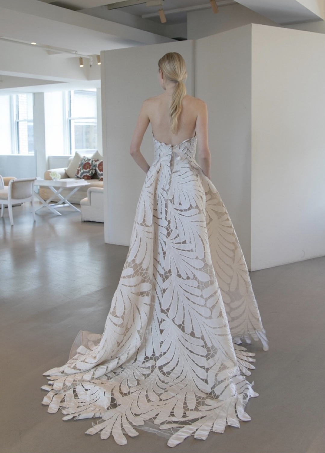 トリートのOSCAR DE LA RENTAのドレス。