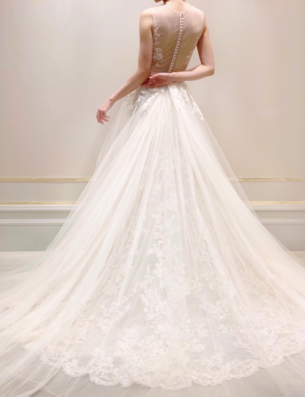 1着でお式をお過ごしいただく方におすすめのがらりと印象を変えていただける2WAYドレス