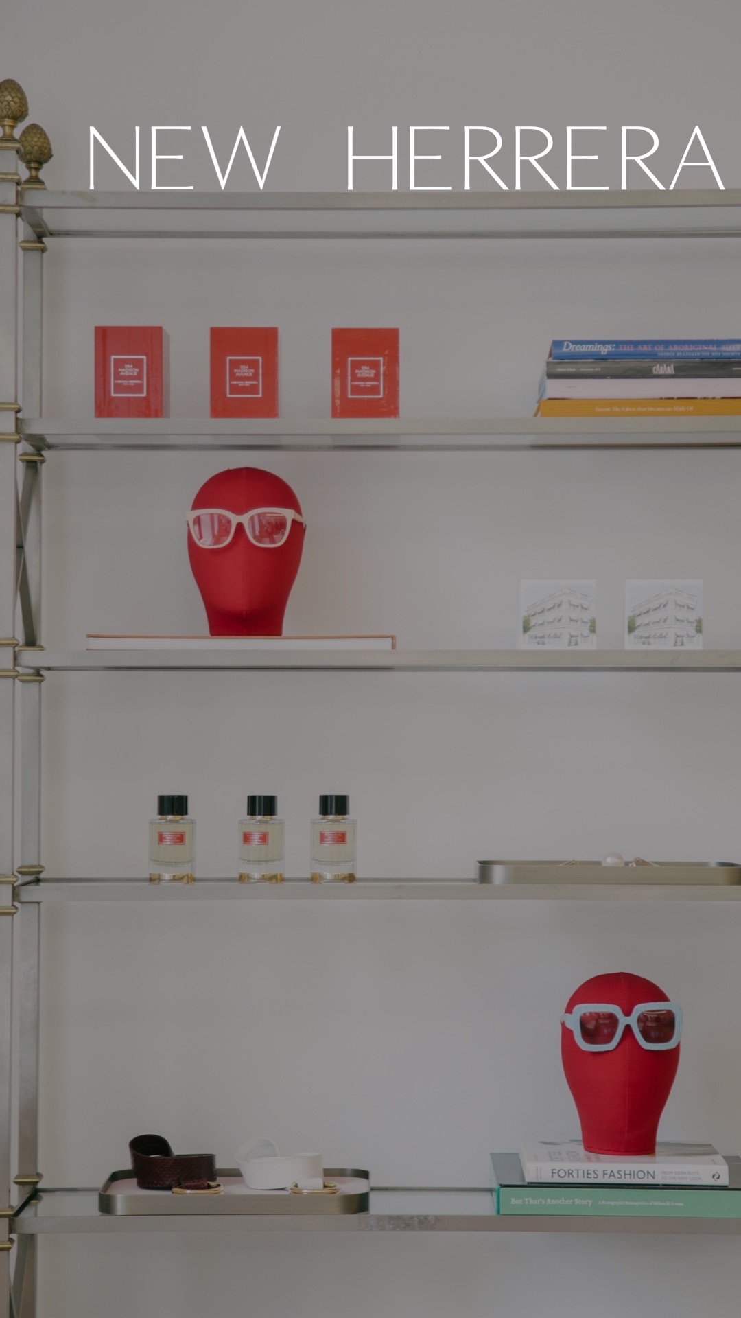 New York Bridal Fashion Week 2020 FALLウェディングトレンド。ニューヨークブライダルファッションウィーク2020年FALLコレクションよりCarolina Herrera (キャロリーナ・へレラ)のコレクションレポート。THE TREAT DRESSING(ザ・トリート・ドレッシング)のバイイングクルーがひとめぼれしたウェディングドレスたちをご紹介します。